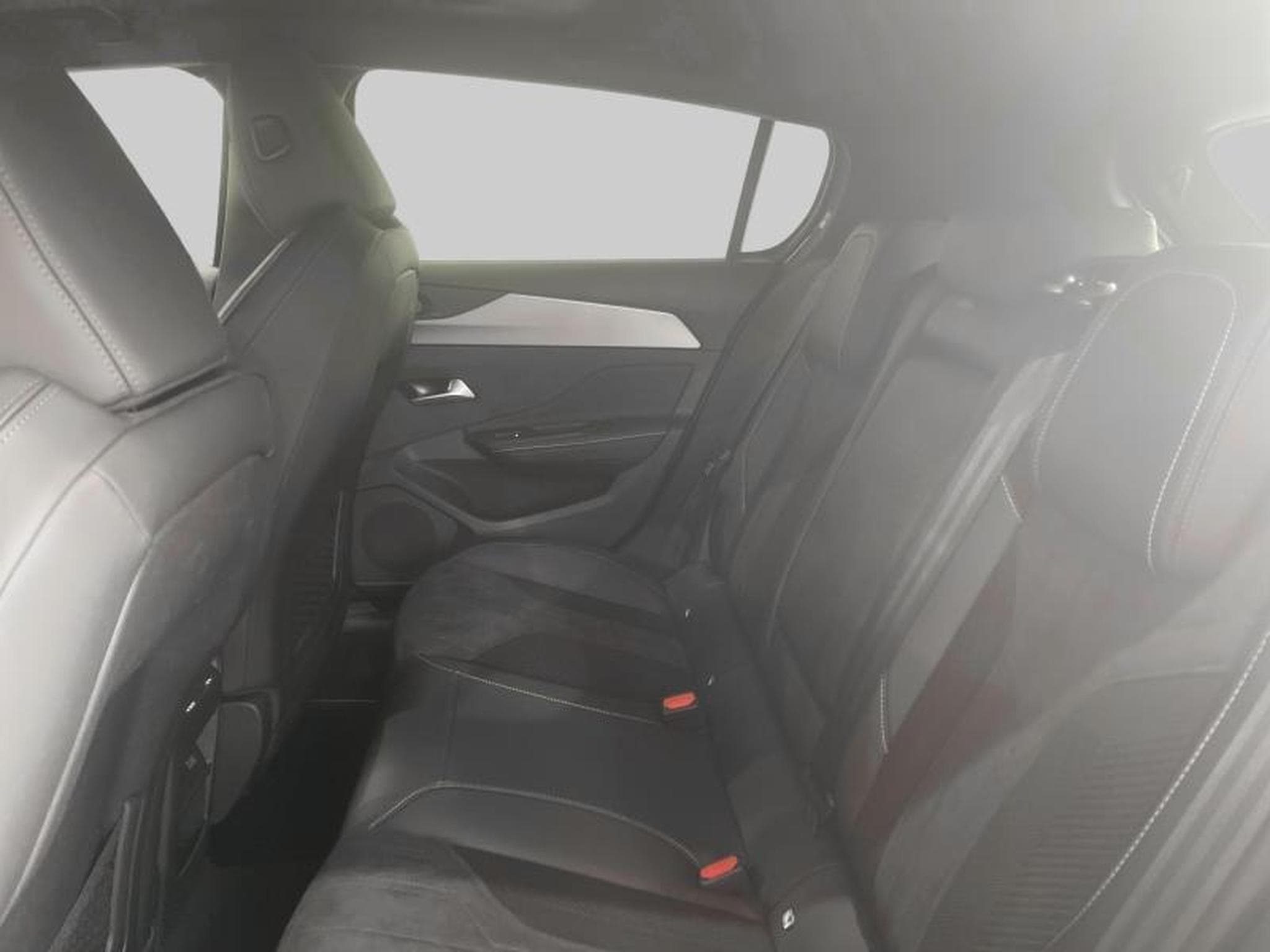 Peugeot 308 GT Plug-in Hybrid 180 e-EAT8 (2024) - Photo 11