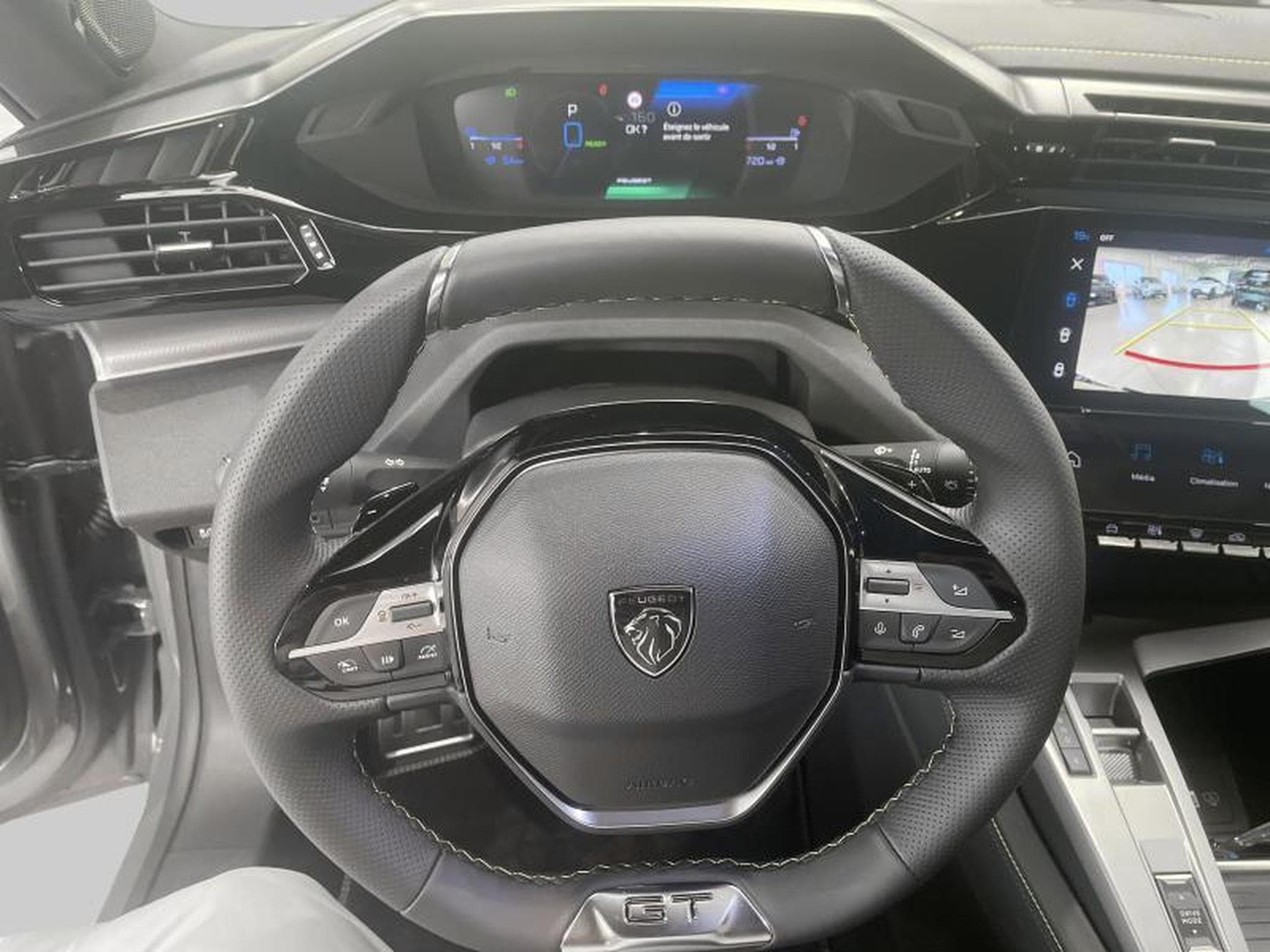 Peugeot 308 GT Plug-in Hybrid 180 e-EAT8 (2024) - Photo 13