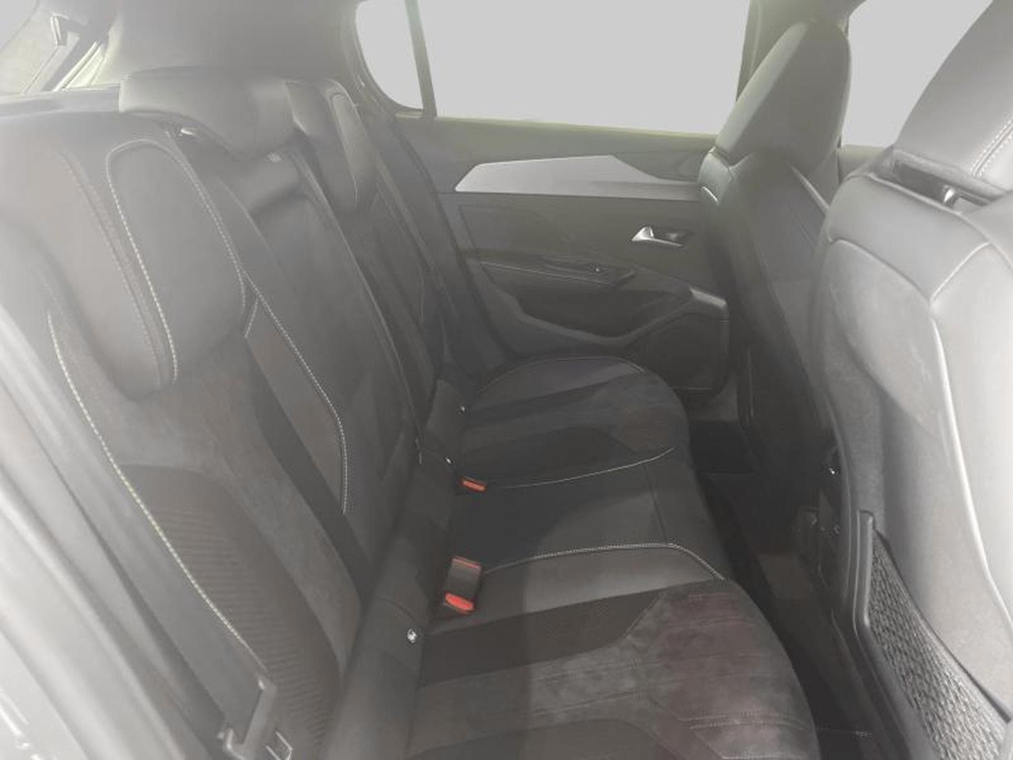 Peugeot 308 GT Plug-in Hybrid 180 e-EAT8 (2024) - Photo 9