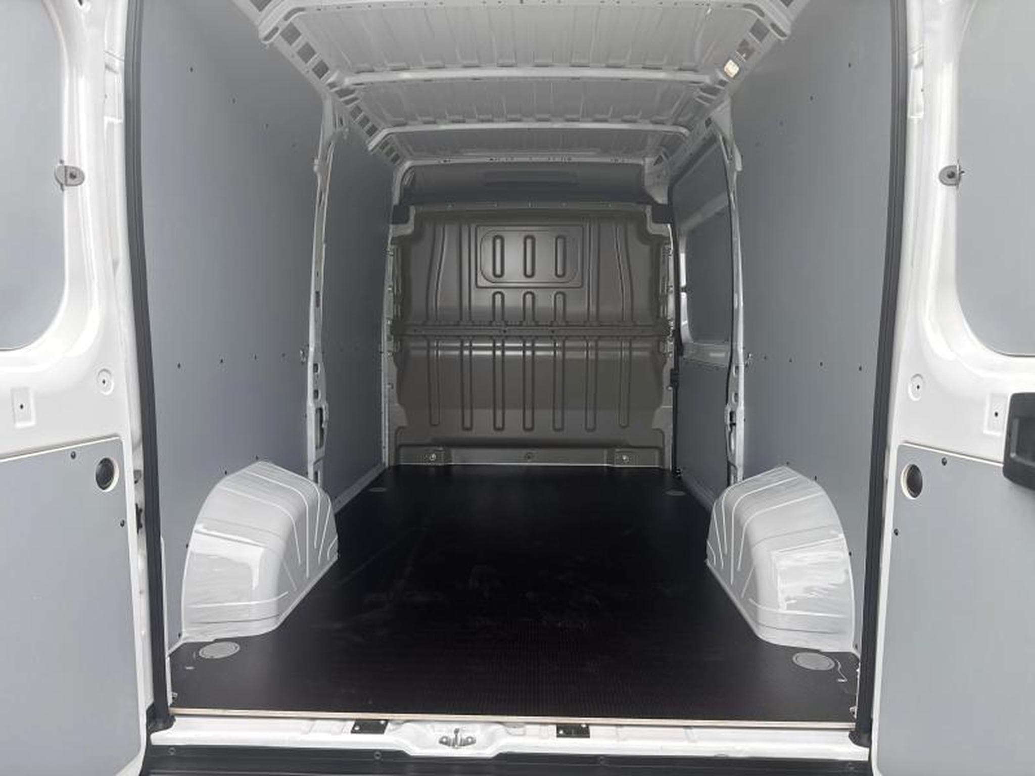 Citroen Jumper Fourgon tôlé 35 L2H2 EAT8 (2025) - Photo 8