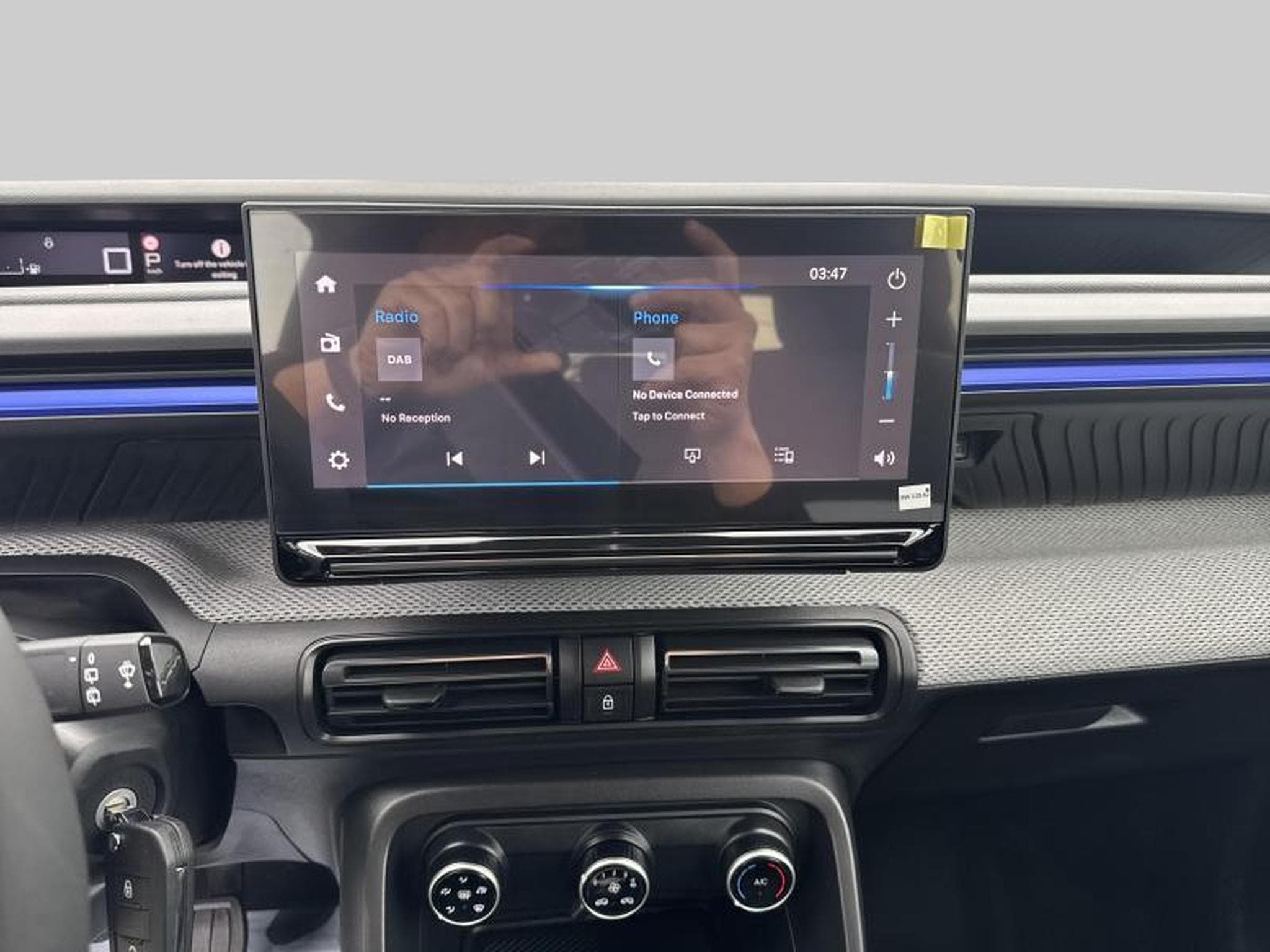 Citroen C3 PLUS Hybrid 110ch e-DSC6 (2025) - Photo 7