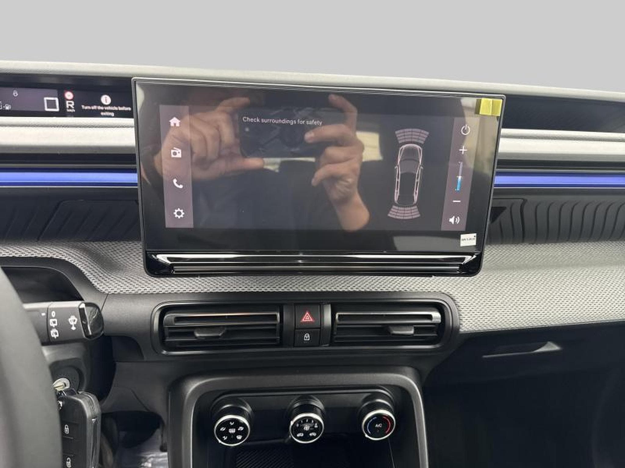 Citroen C3 PLUS Hybrid 110ch e-DSC6 (2025) - Photo 9