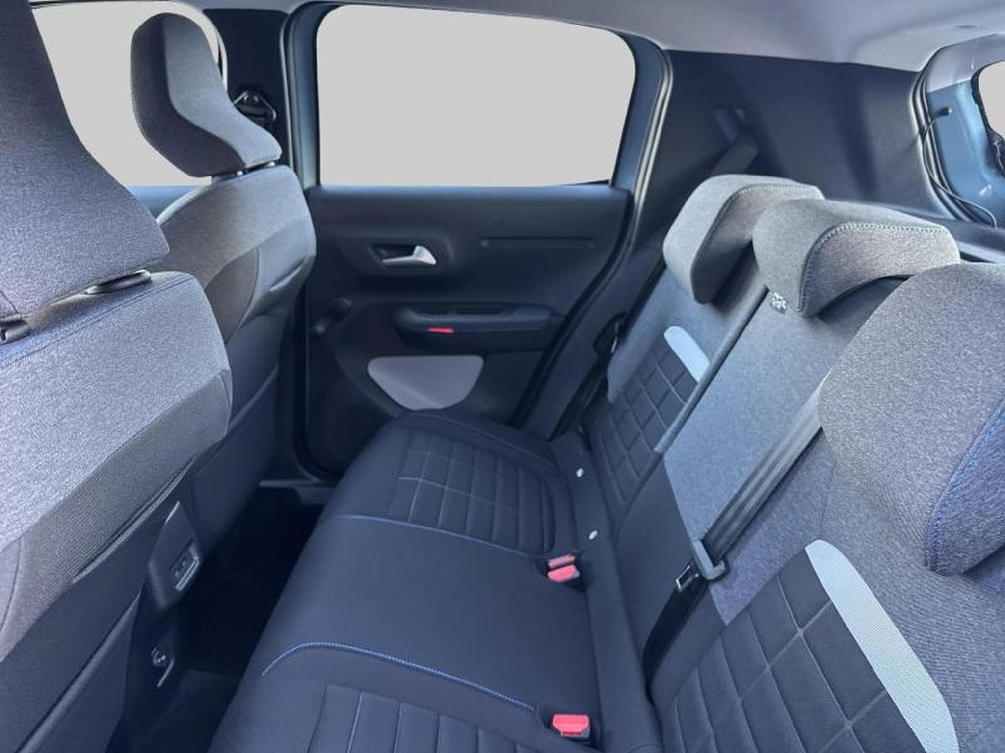 Citroen C3 PLUS Hybrid 110ch e-DSC6 (2025) - Photo 12