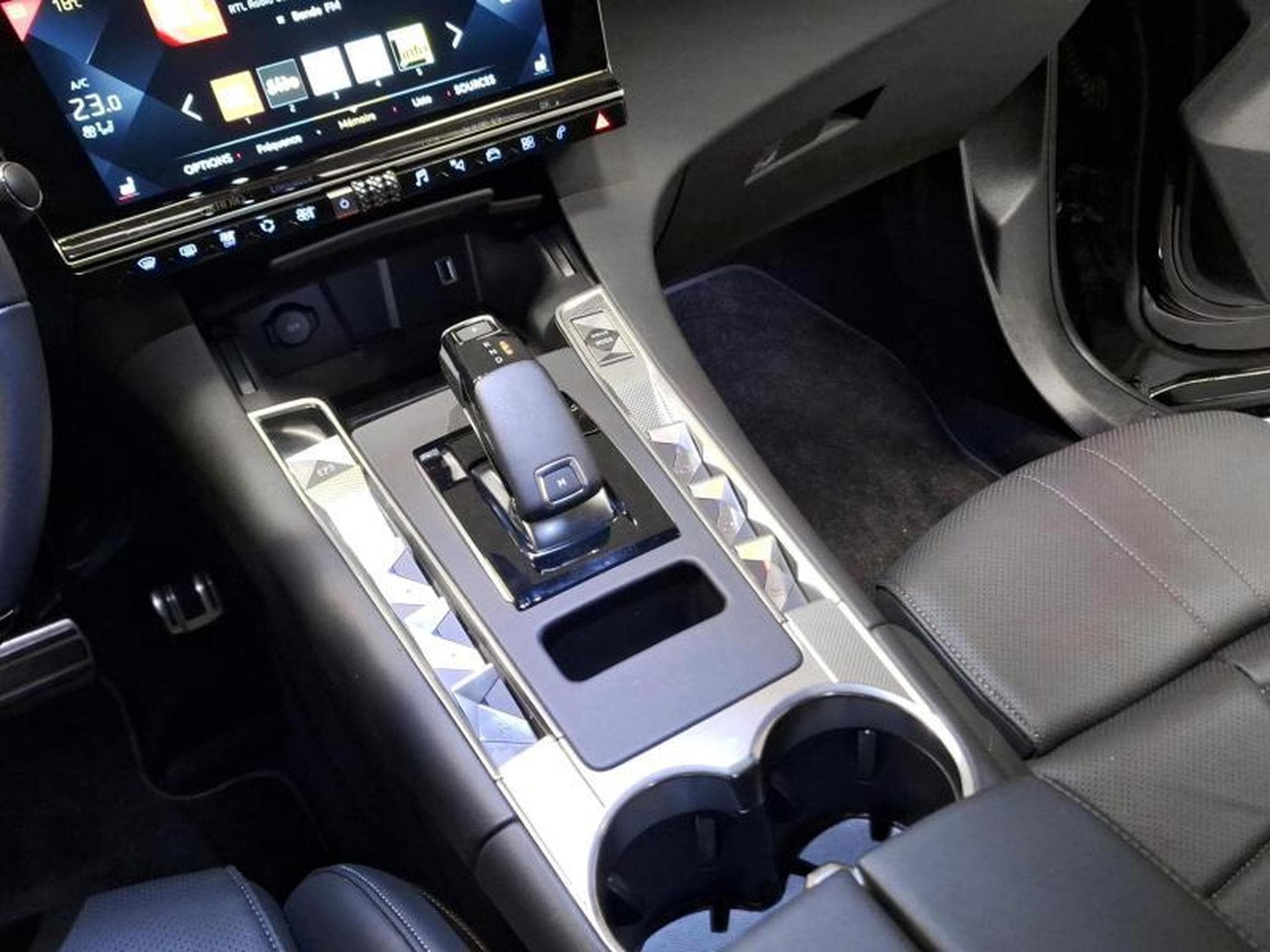 DS Automobiles DS7 Louvre 180EAT8 (2022) - Photo 13