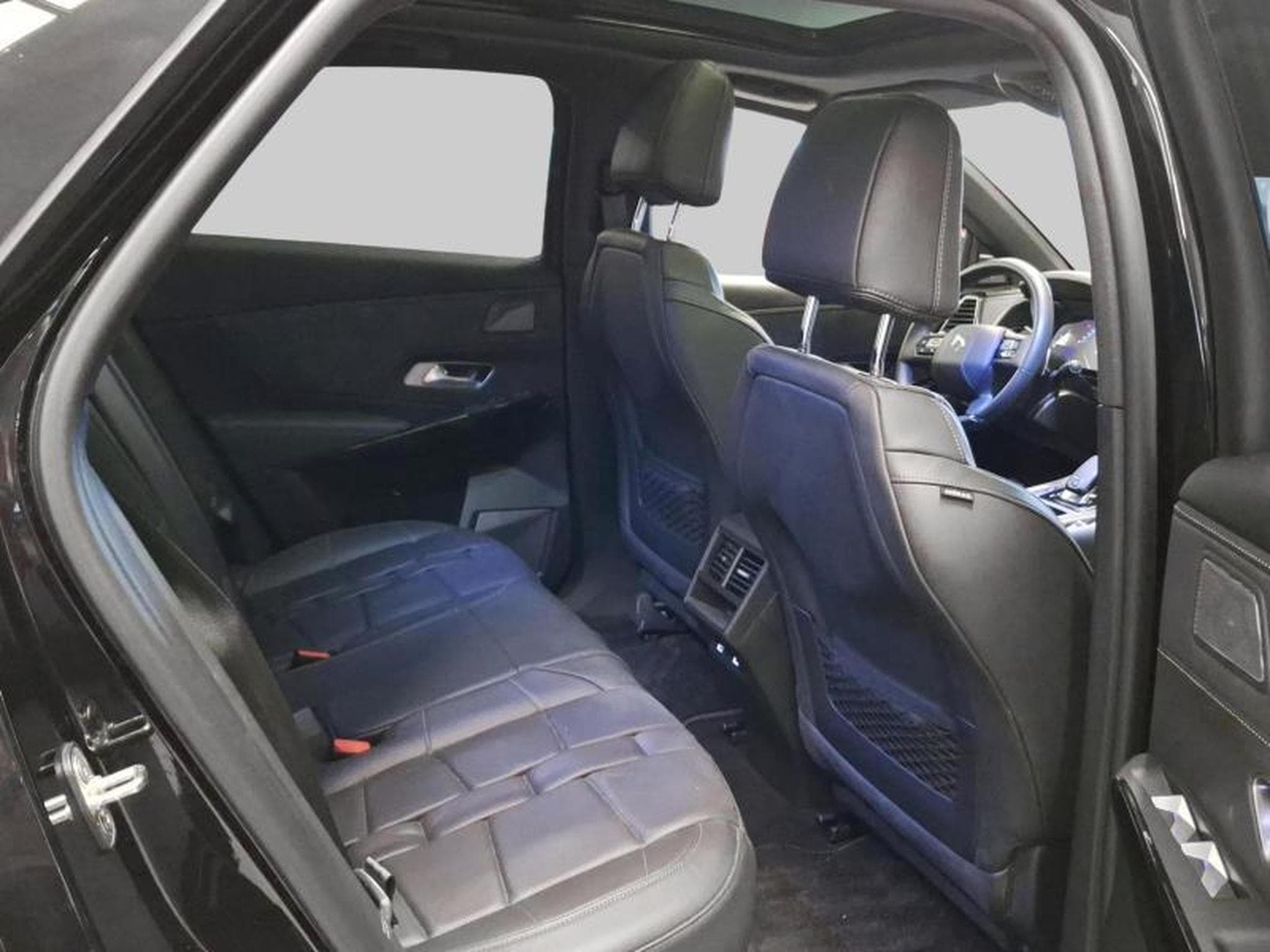 DS Automobiles DS7 Louvre 180EAT8 (2022) - Photo 4