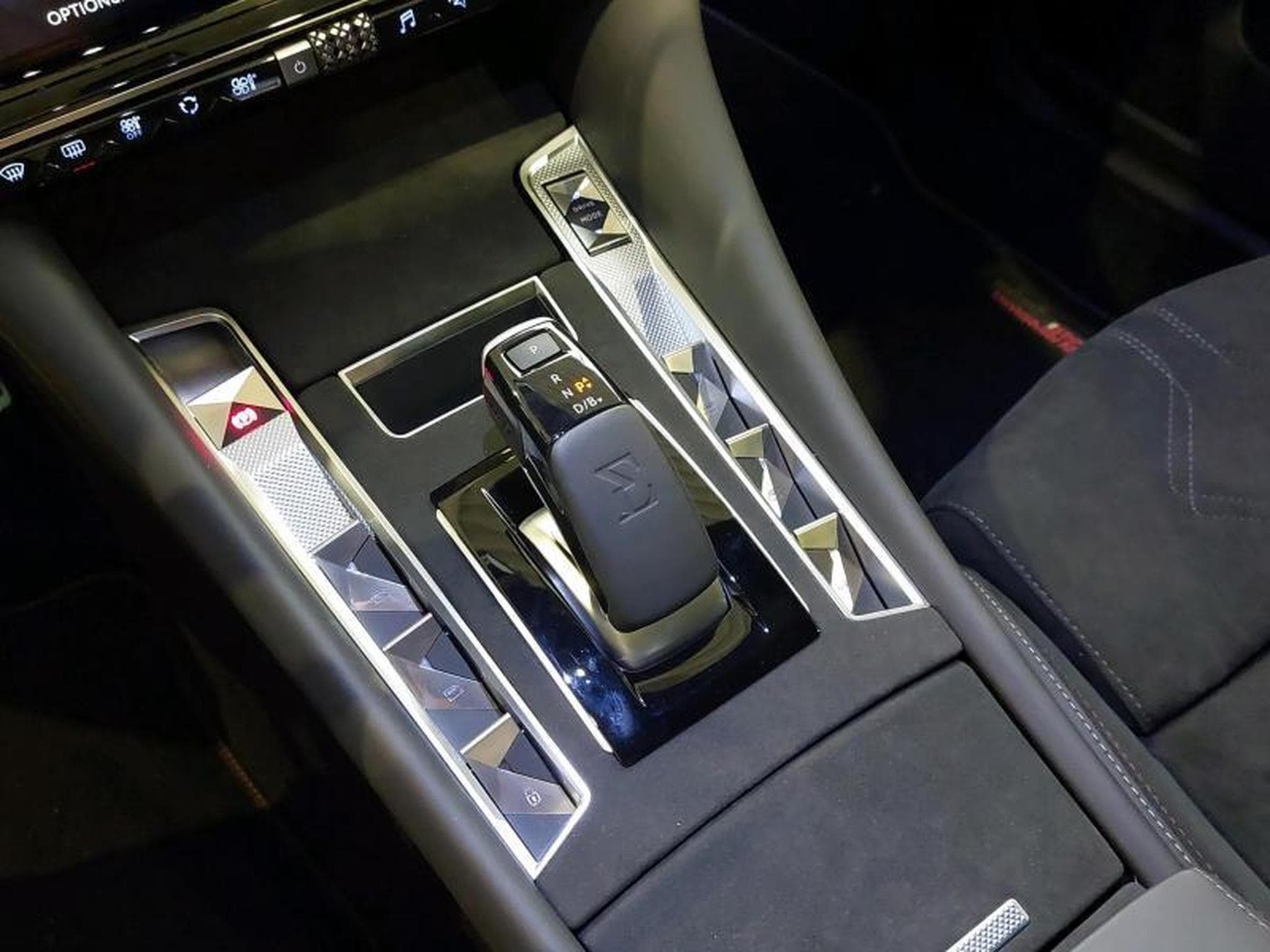 DS Automobiles DS9 E-Tense Performance Line + (2022) - Photo 19