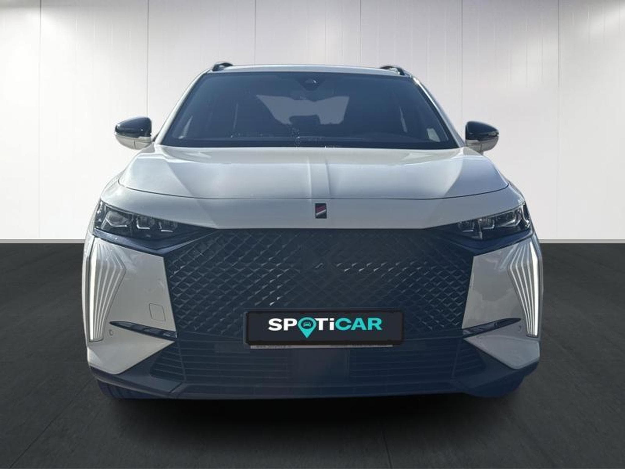 DS Automobiles DS7 E-Tense 300 Performance Line + (2023) - Photo 2