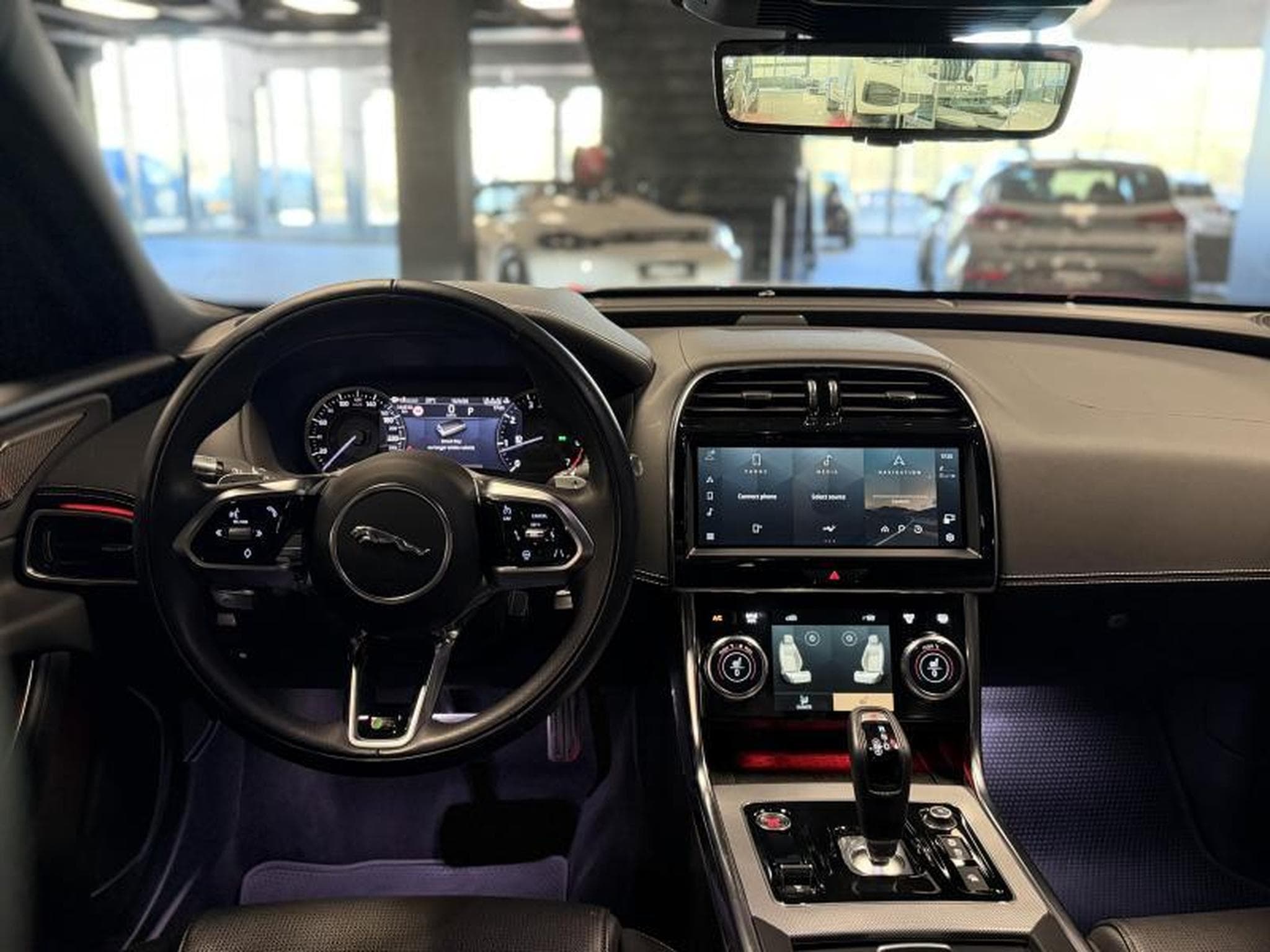 Jaguar XE R DYNAMIC P300 AWD (2022) - Photo 12