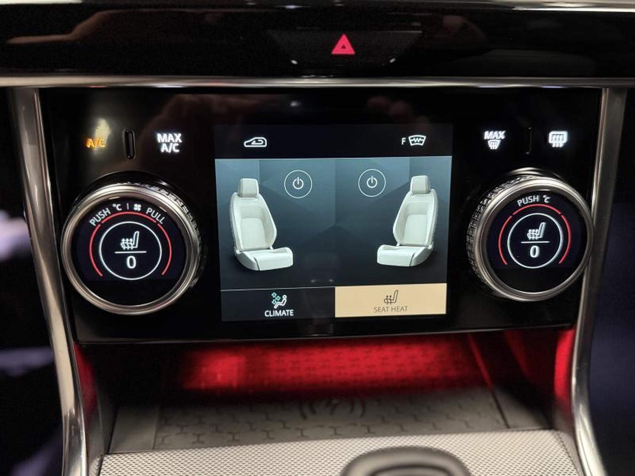 Jaguar XE R DYNAMIC P300 AWD (2022) - Photo 14