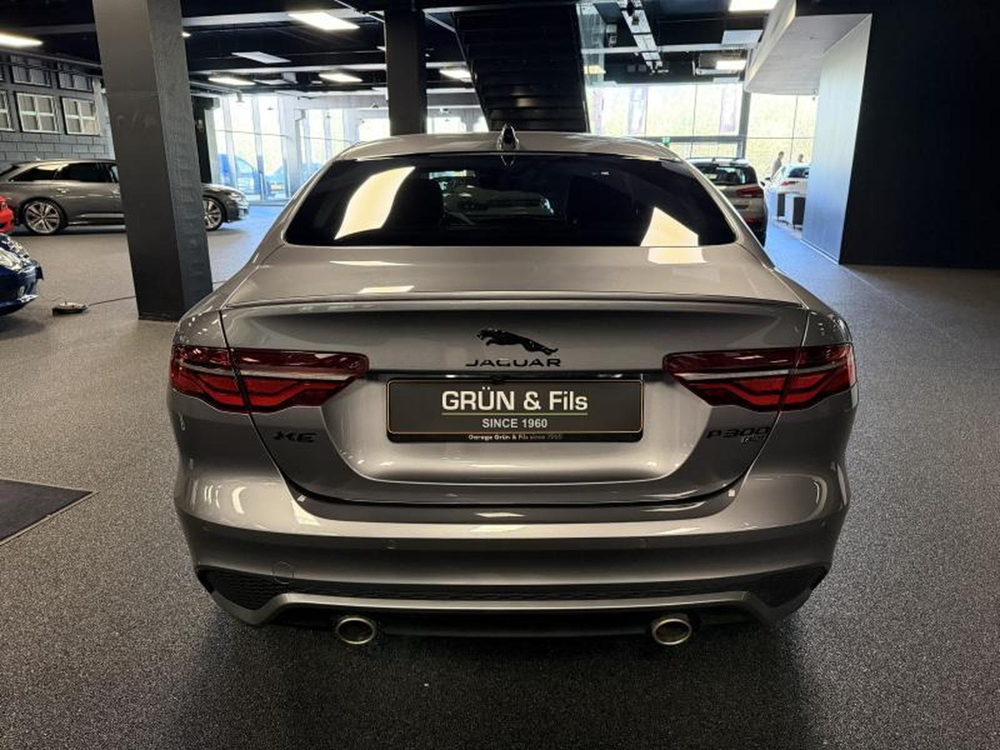 Jaguar XE R DYNAMIC P300 AWD (2022) - Photo 6