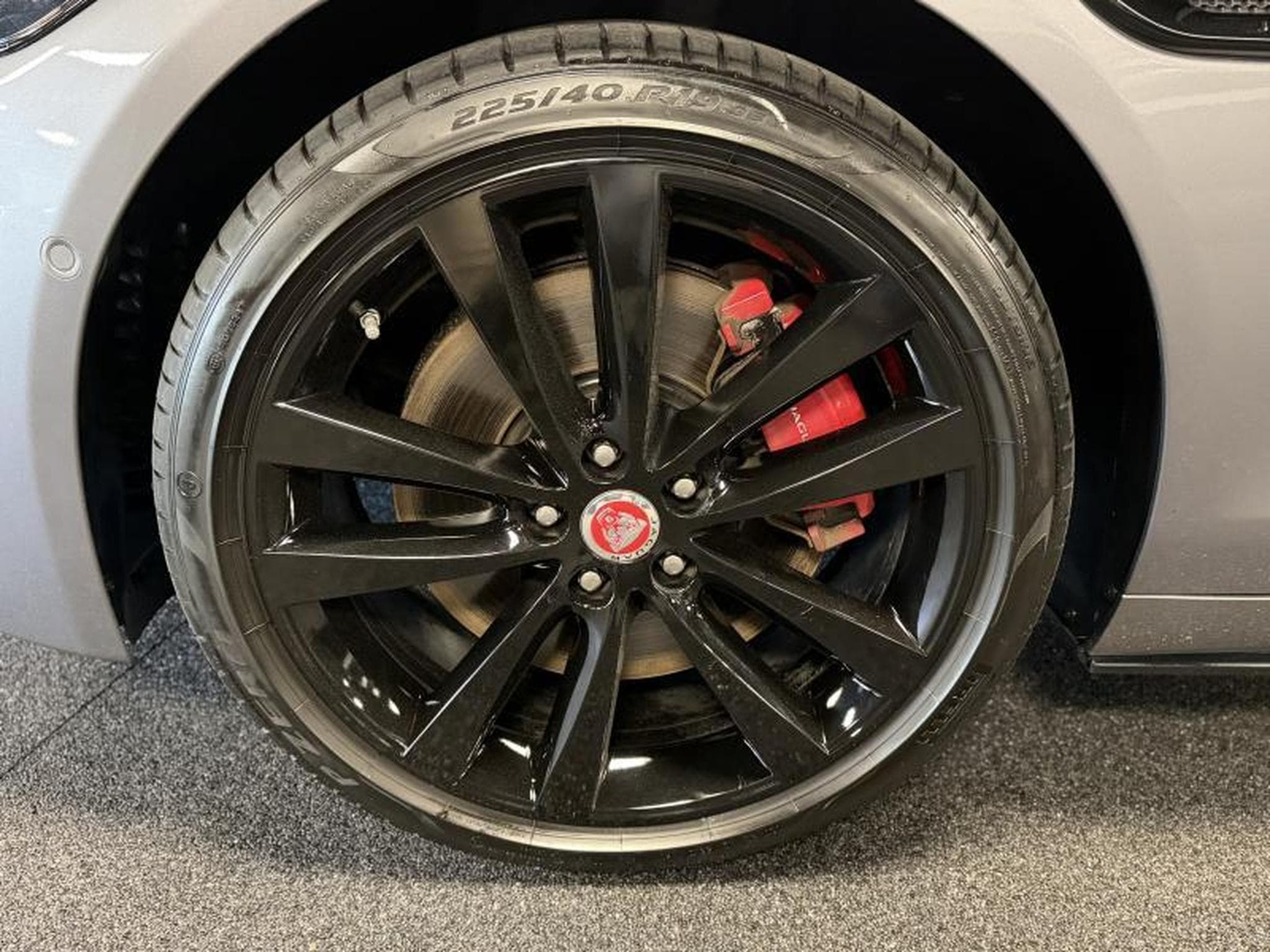 Jaguar XE R DYNAMIC P300 AWD (2022) - Photo 9