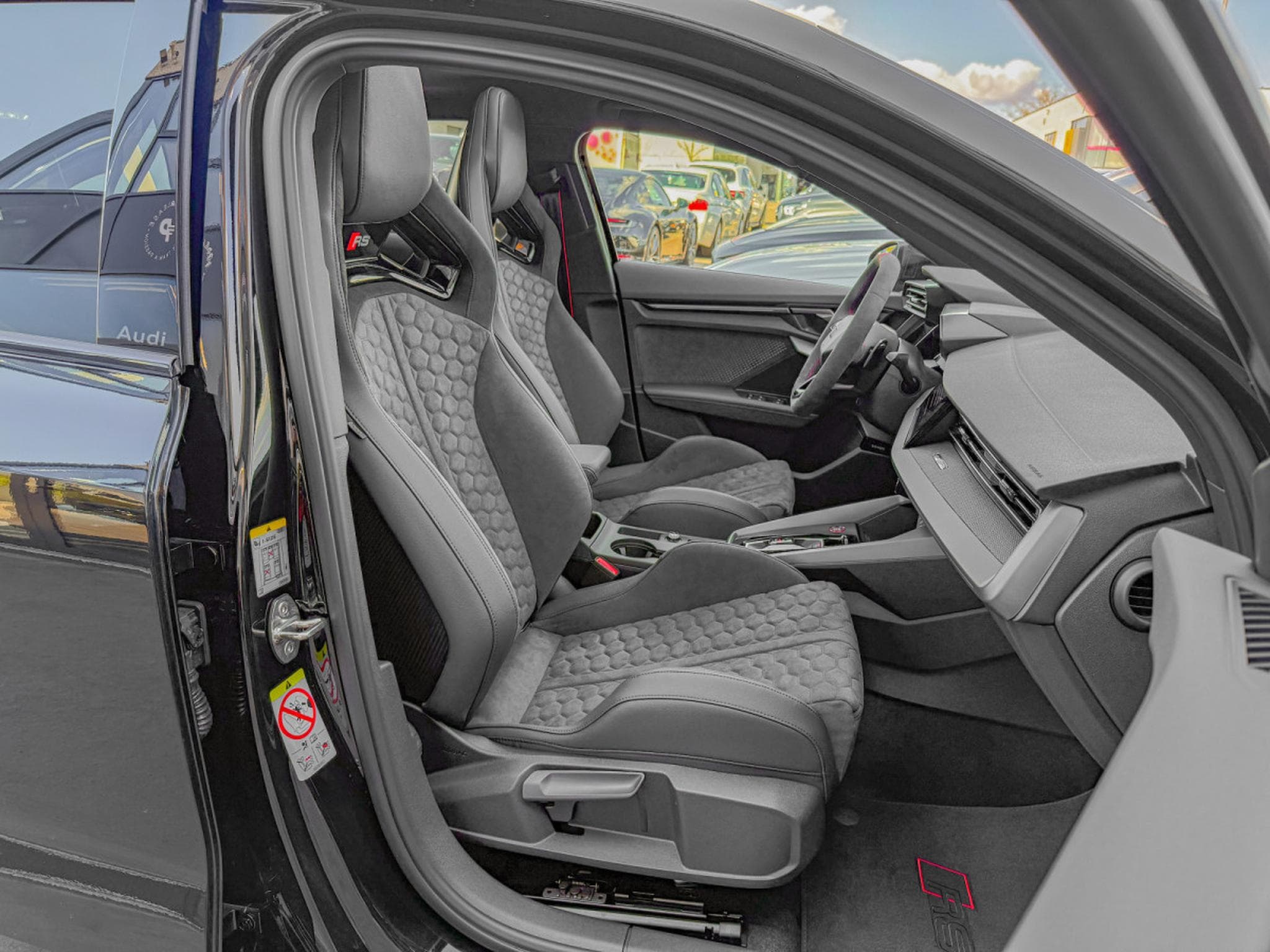 Audi RS3 Sportback 2.5 TFSI quattro/Pano/CARBON19/360°/SONOS/SCHALE S (2026) - Photo 12