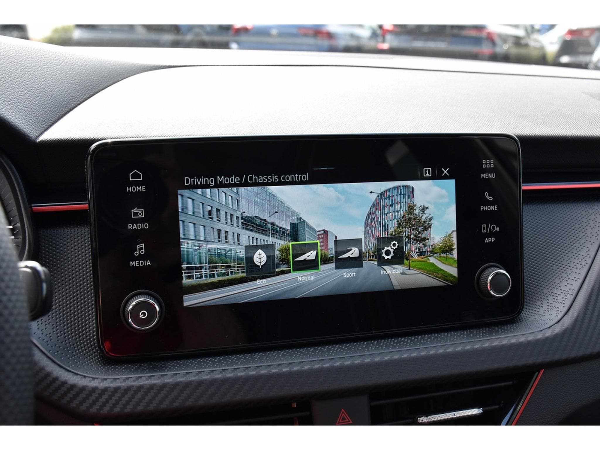 Skoda Kamiq 1.5 TSI Monte Carlo DSG PANO ACC TRAVEL SIDE KESSY NEUF (2026) - Photo 14