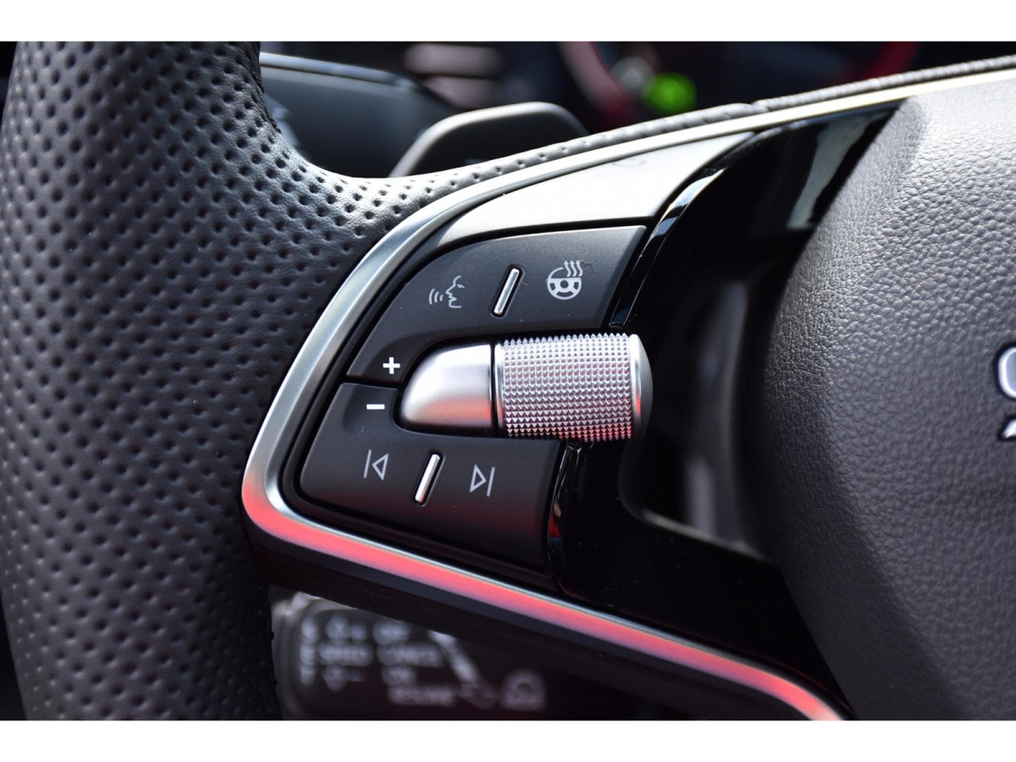 Skoda Kamiq 1.5 TSI Monte Carlo DSG PANO ACC TRAVEL SIDE KESSY NEUF (2026) - Photo 18