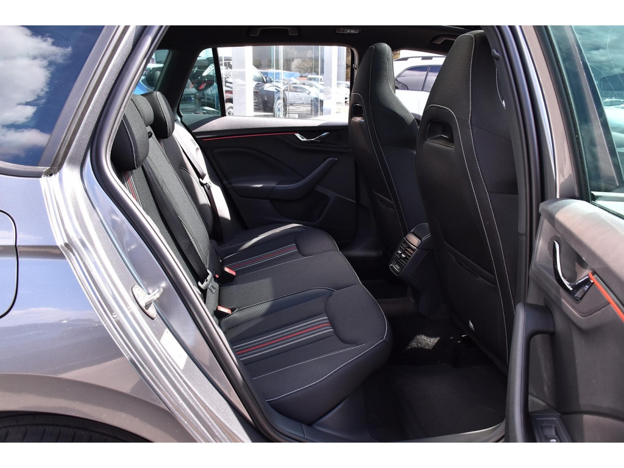 Skoda Kamiq 1.5 TSI Monte Carlo DSG PANO ACC TRAVEL SIDE KESSY NEUF (2026) - Photo 8