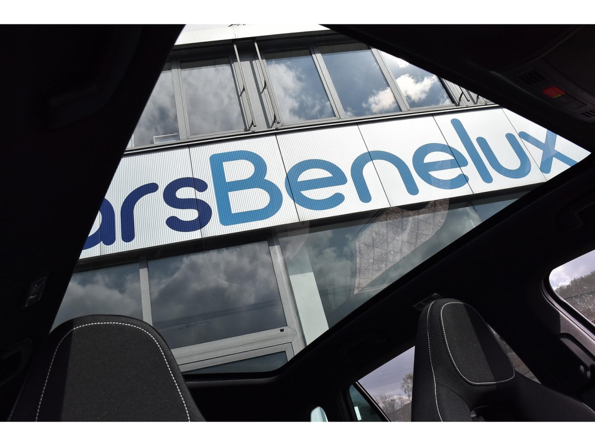 Skoda Kamiq 1.5 TSI Monte Carlo DSG PANO ACC TRAVEL SIDE KESSY NEUF (2026) - Photo 9