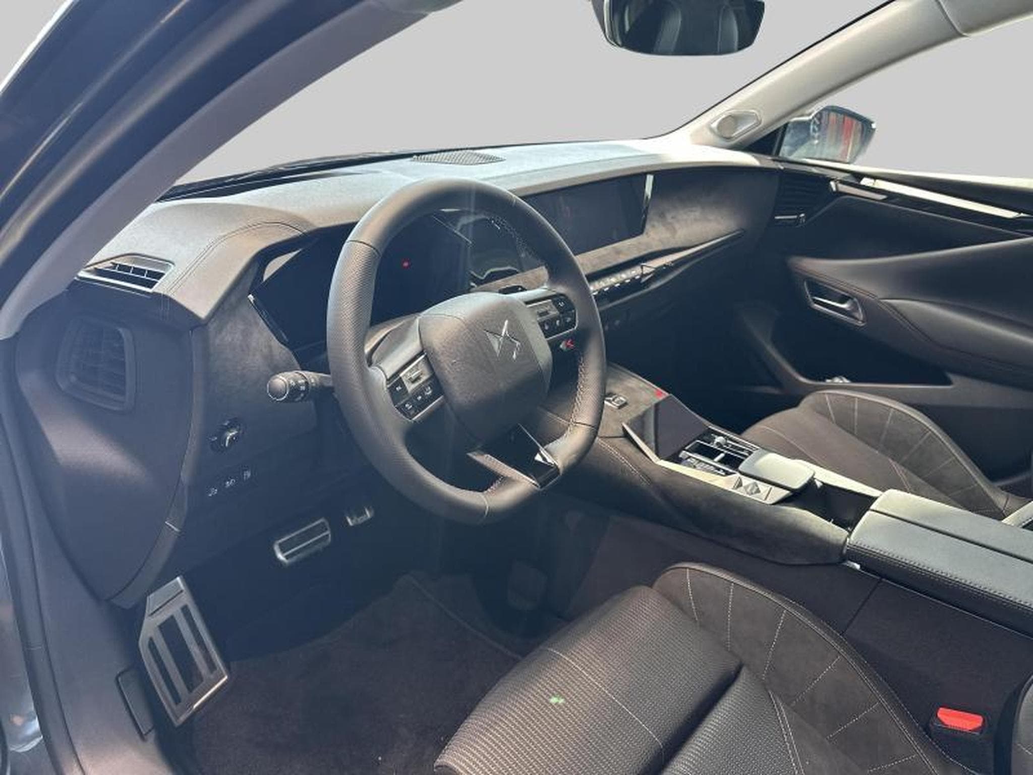 DS Automobiles DS4 4 Performance Line + (2023) - Photo 10