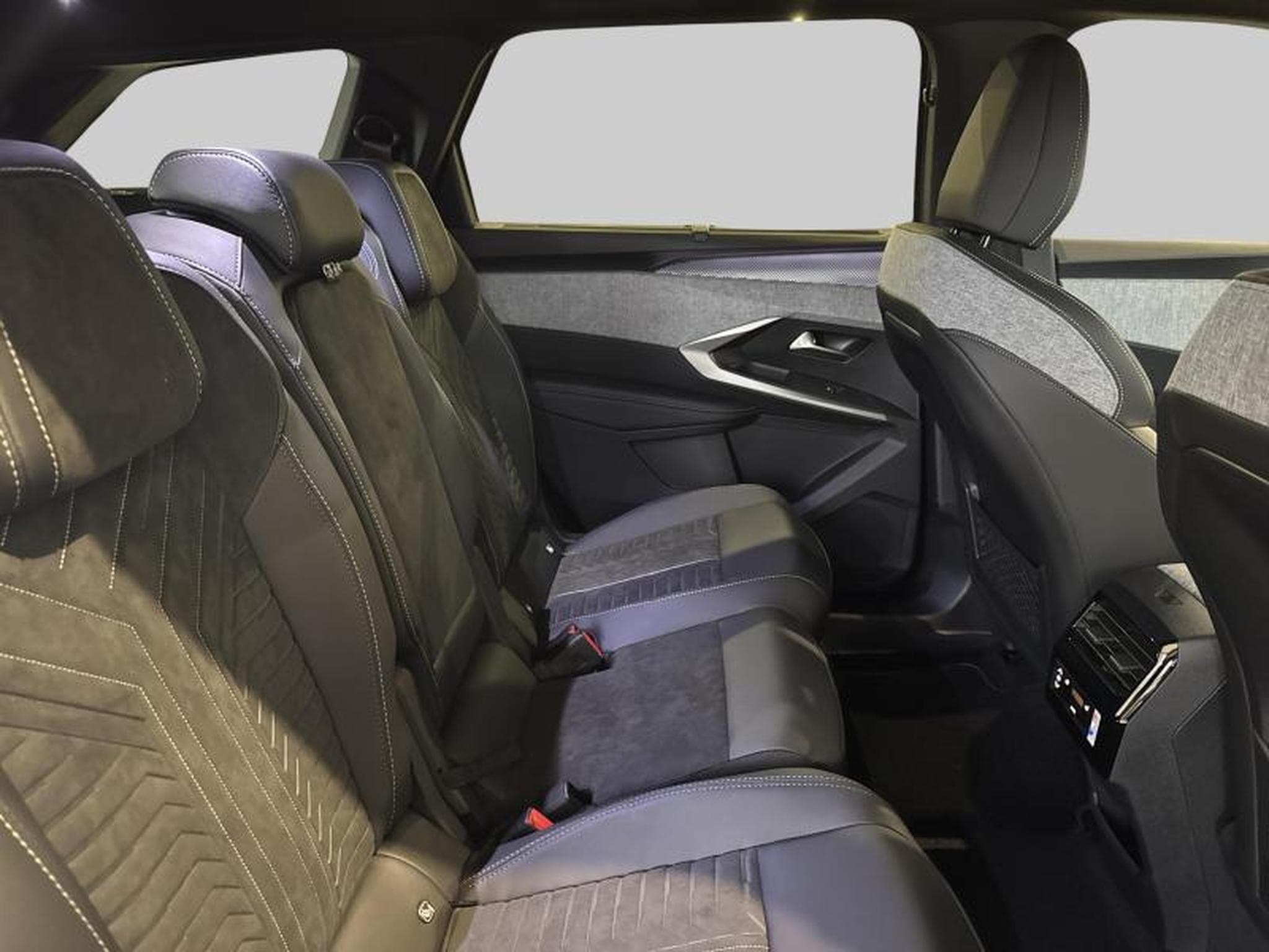 Peugeot 5008 III & e- GT (2025) - Photo 10