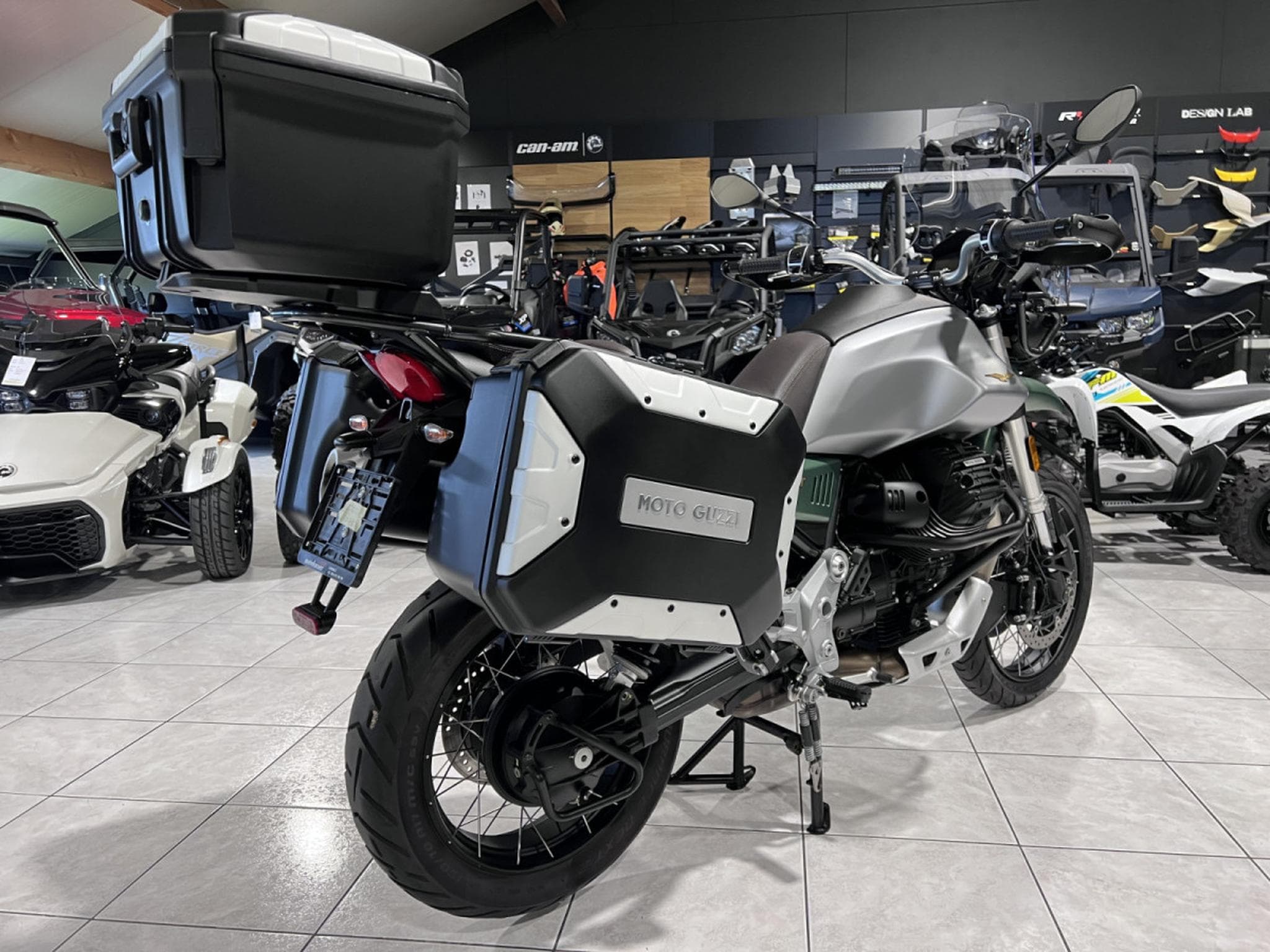 Moto Guzzi V85 TT  CENTENARIO (2021) - Photo 3