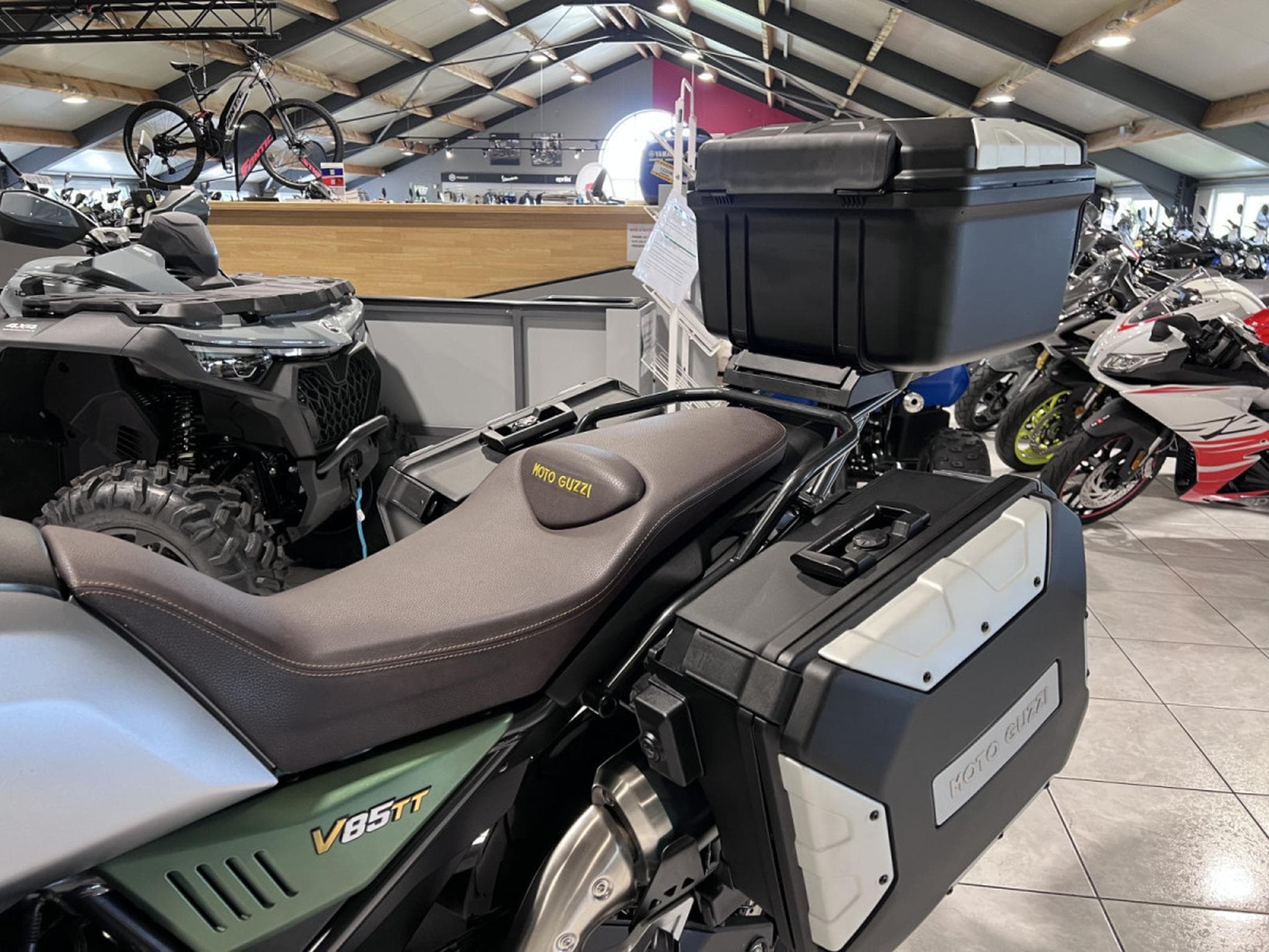 Moto Guzzi V85 TT  CENTENARIO (2021) - Photo 5