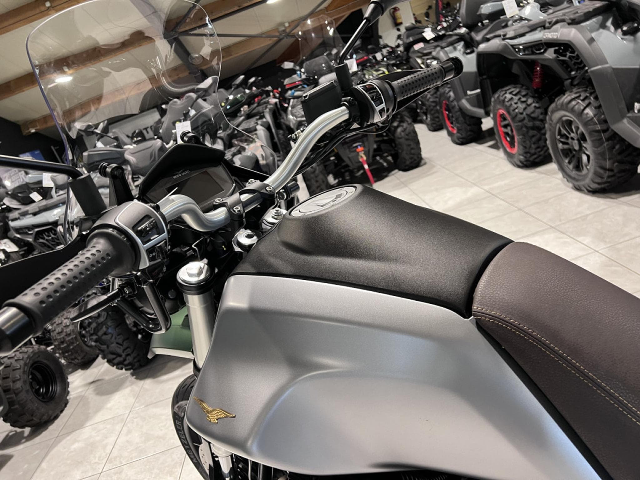 Moto Guzzi V85 TT  CENTENARIO (2021) - Photo 6