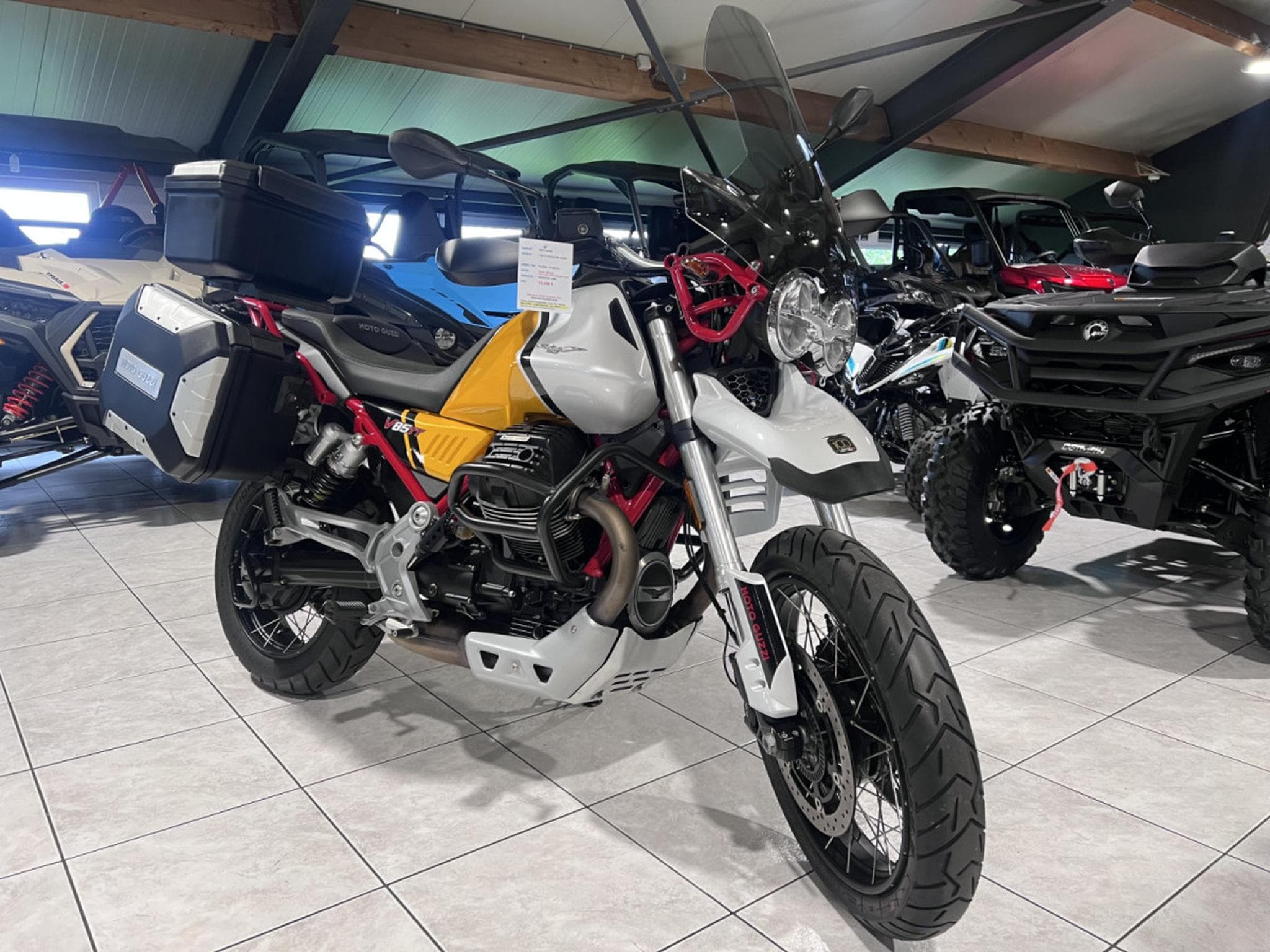 Moto Guzzi V85 TT Evocative Jaune (2022) - Photo 7