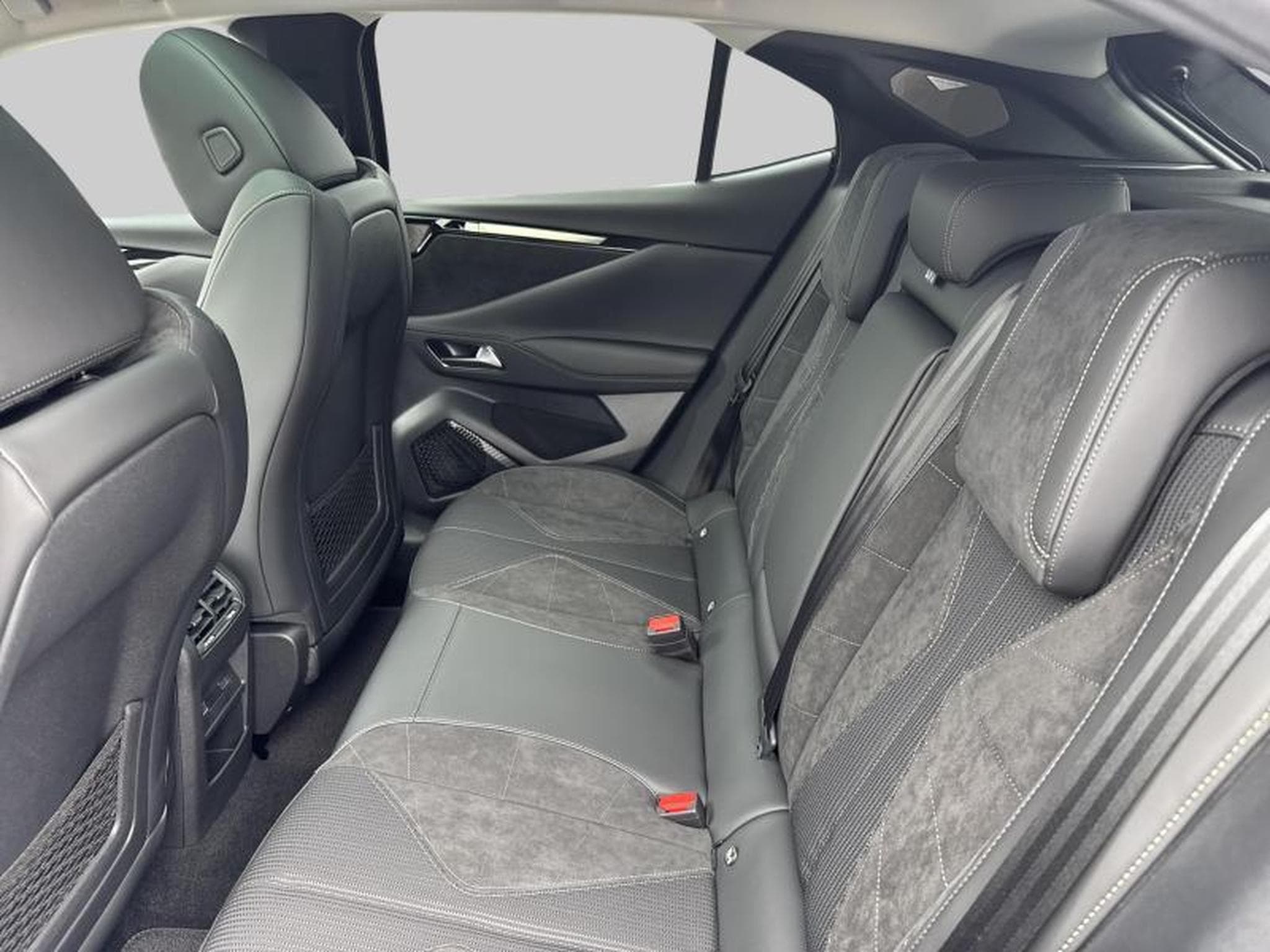 DS Automobiles DS4 ETOILE (2025) - Photo 10