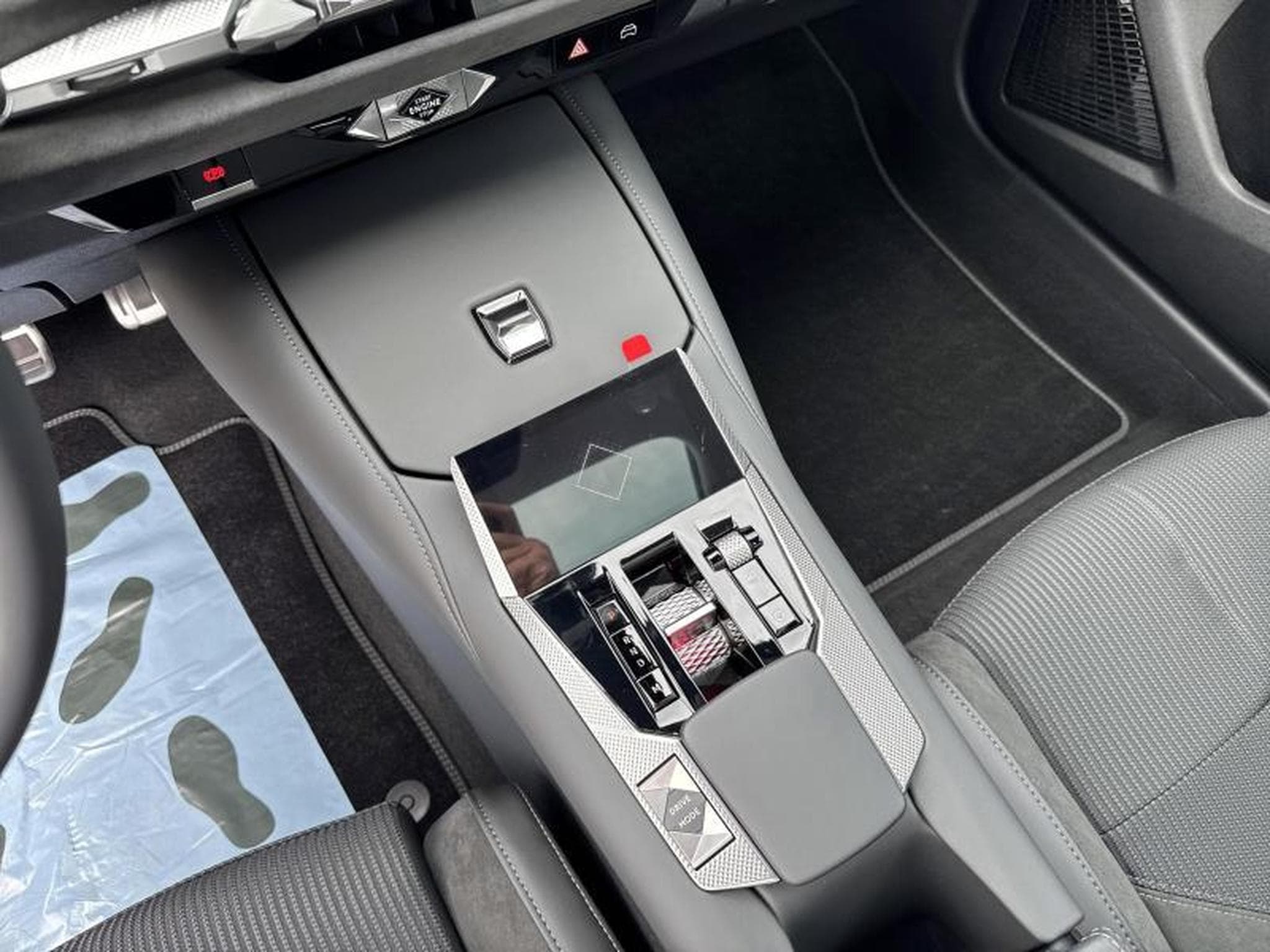 DS Automobiles DS4 ETOILE (2025) - Photo 17