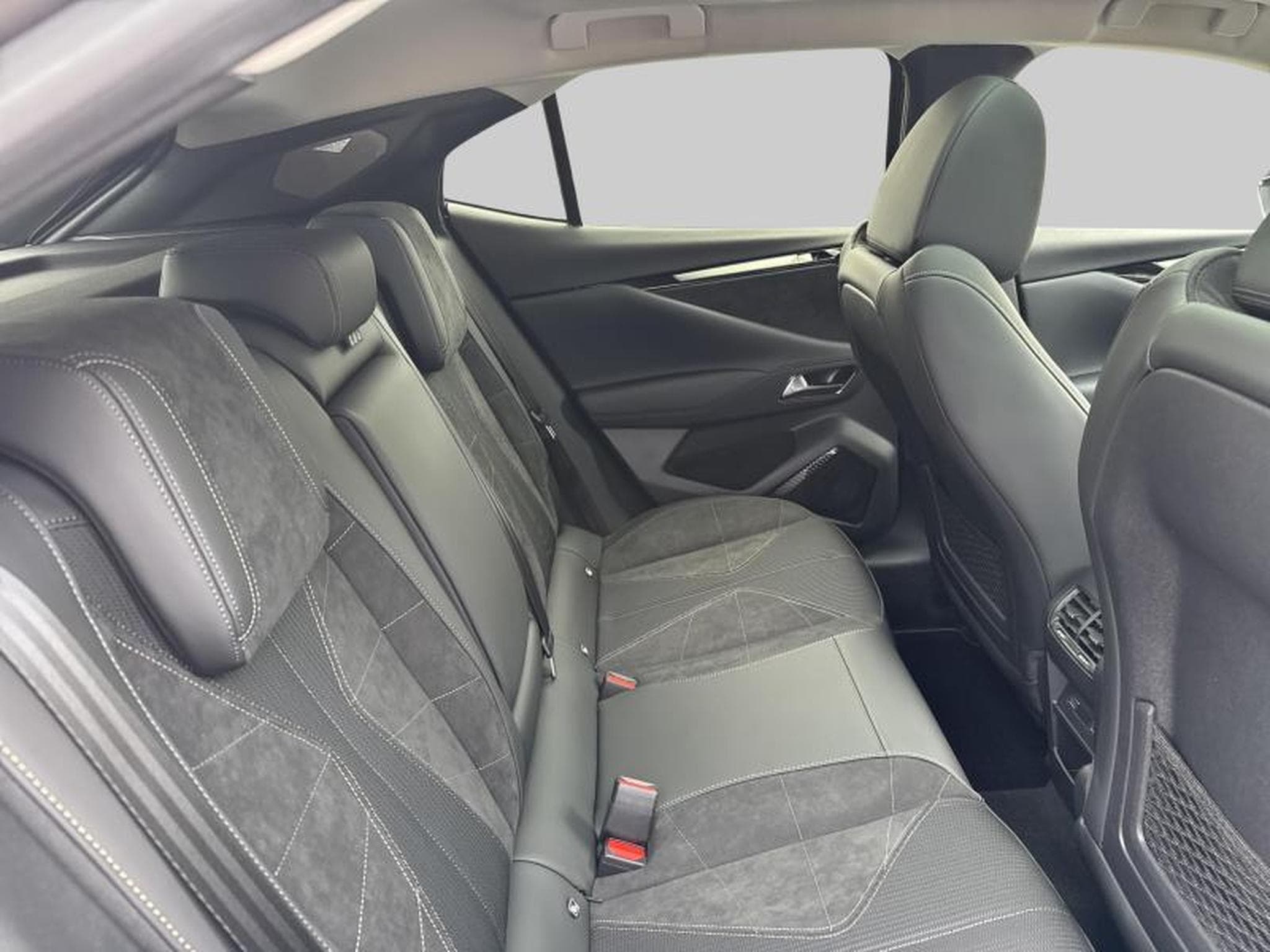 DS Automobiles DS4 ETOILE (2025) - Photo 8