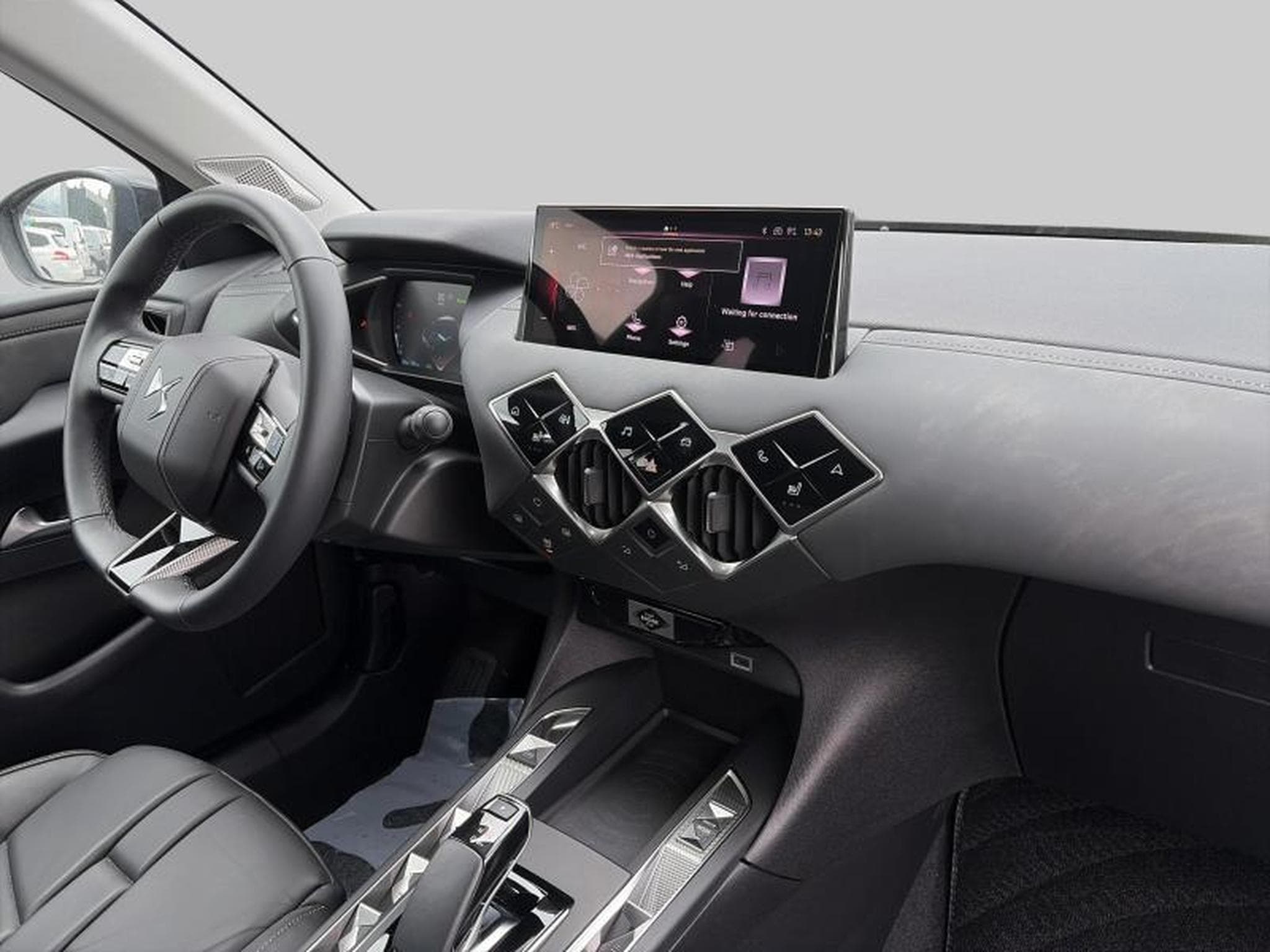 DS Automobiles DS3 3 E-Tense Etoile (2024) - Photo 9