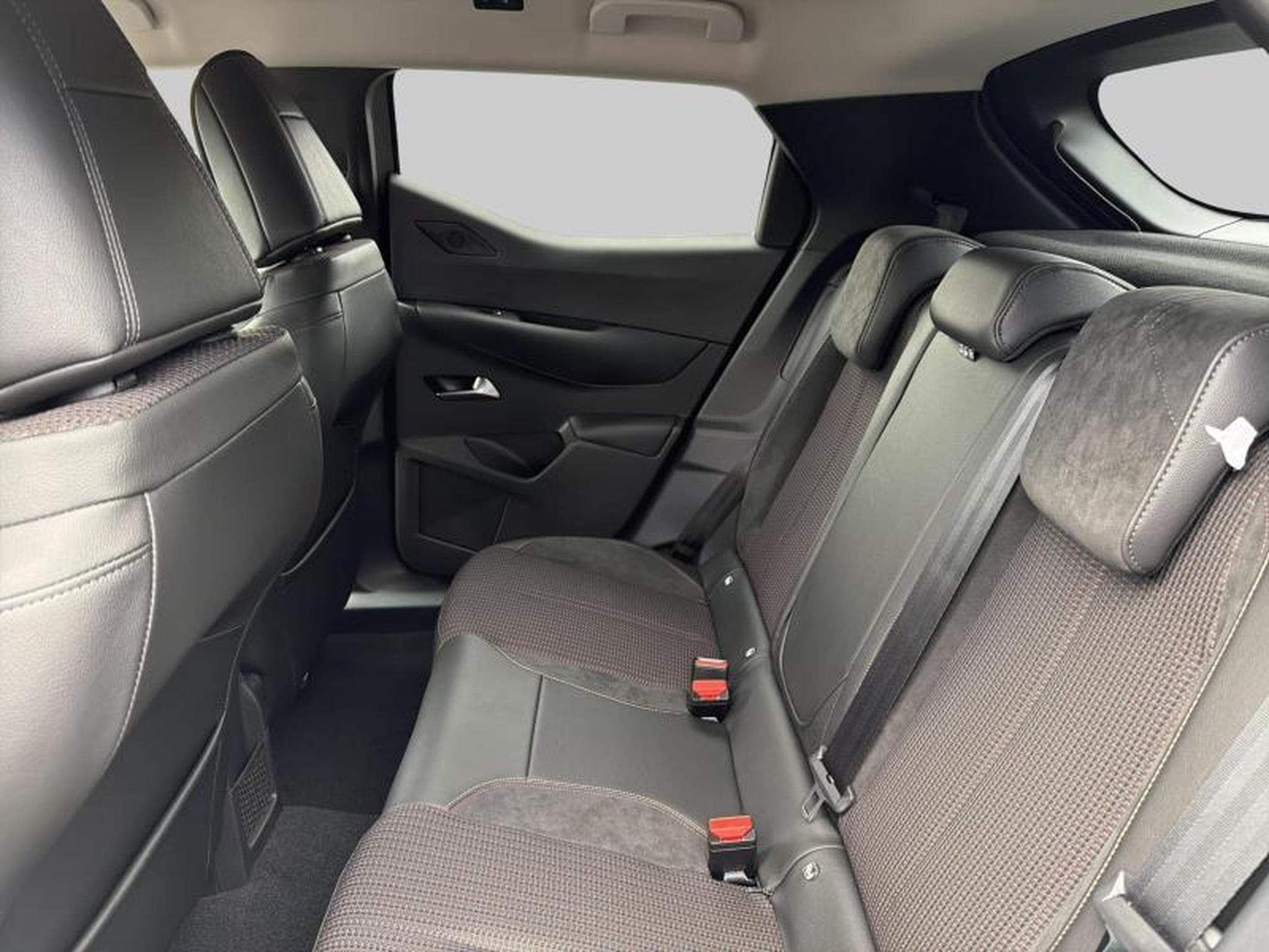 DS Automobiles DS3 PERFOMANCE LINE + (2024) - Photo 2