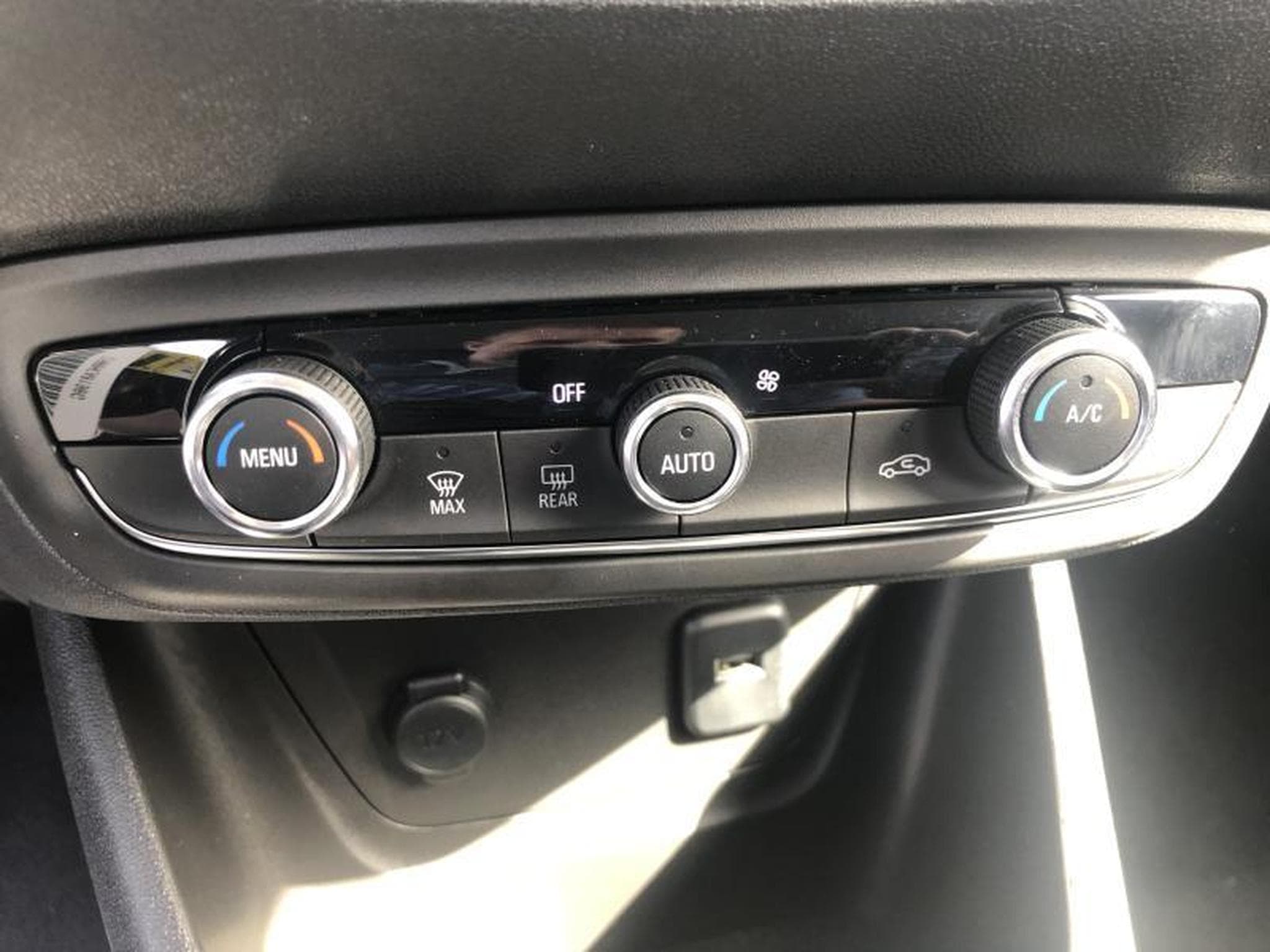 Opel Crossland X Innovation (2021) - Photo 11