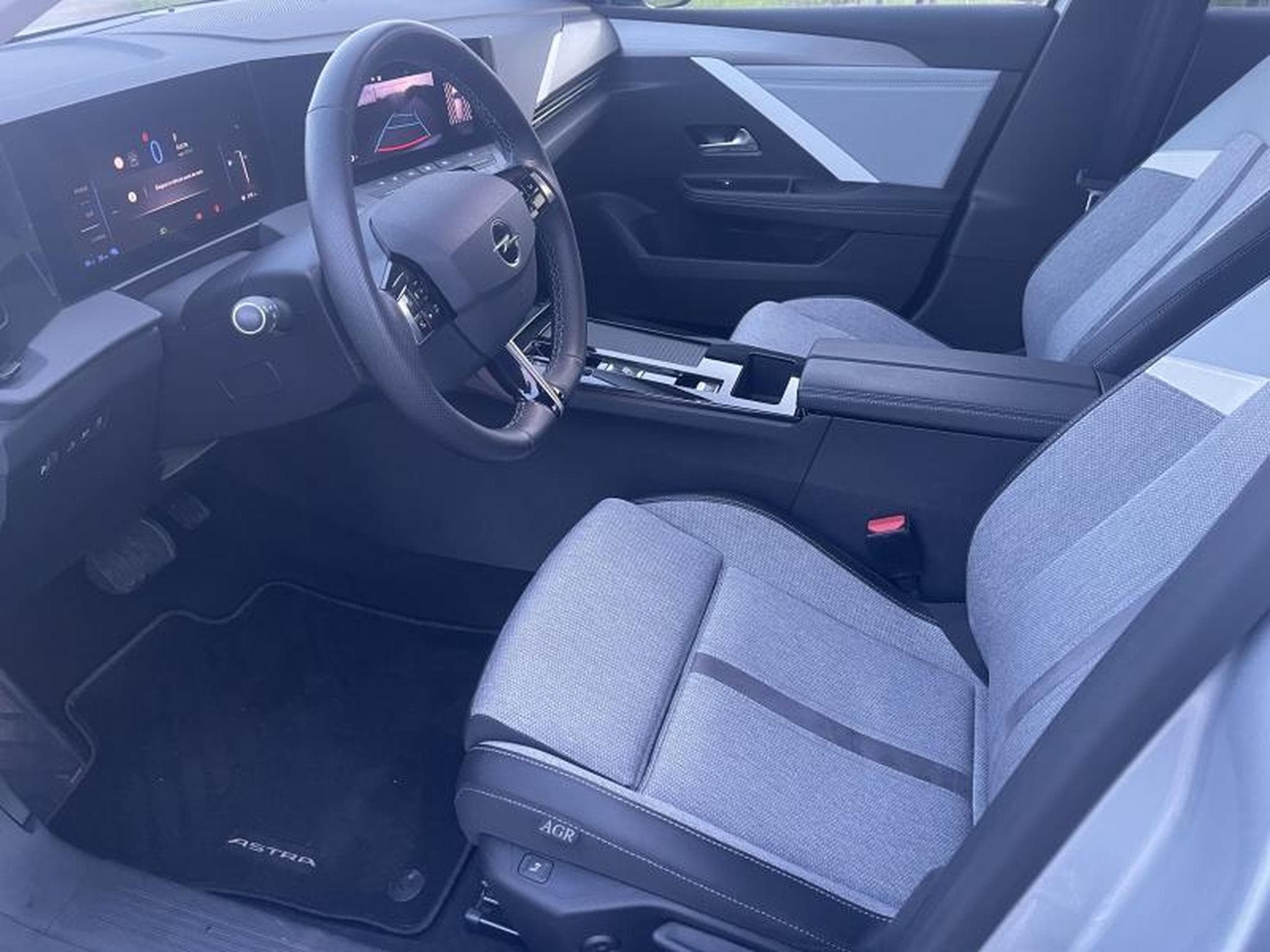 Opel Astra Business Elegance (2023) - Photo 2