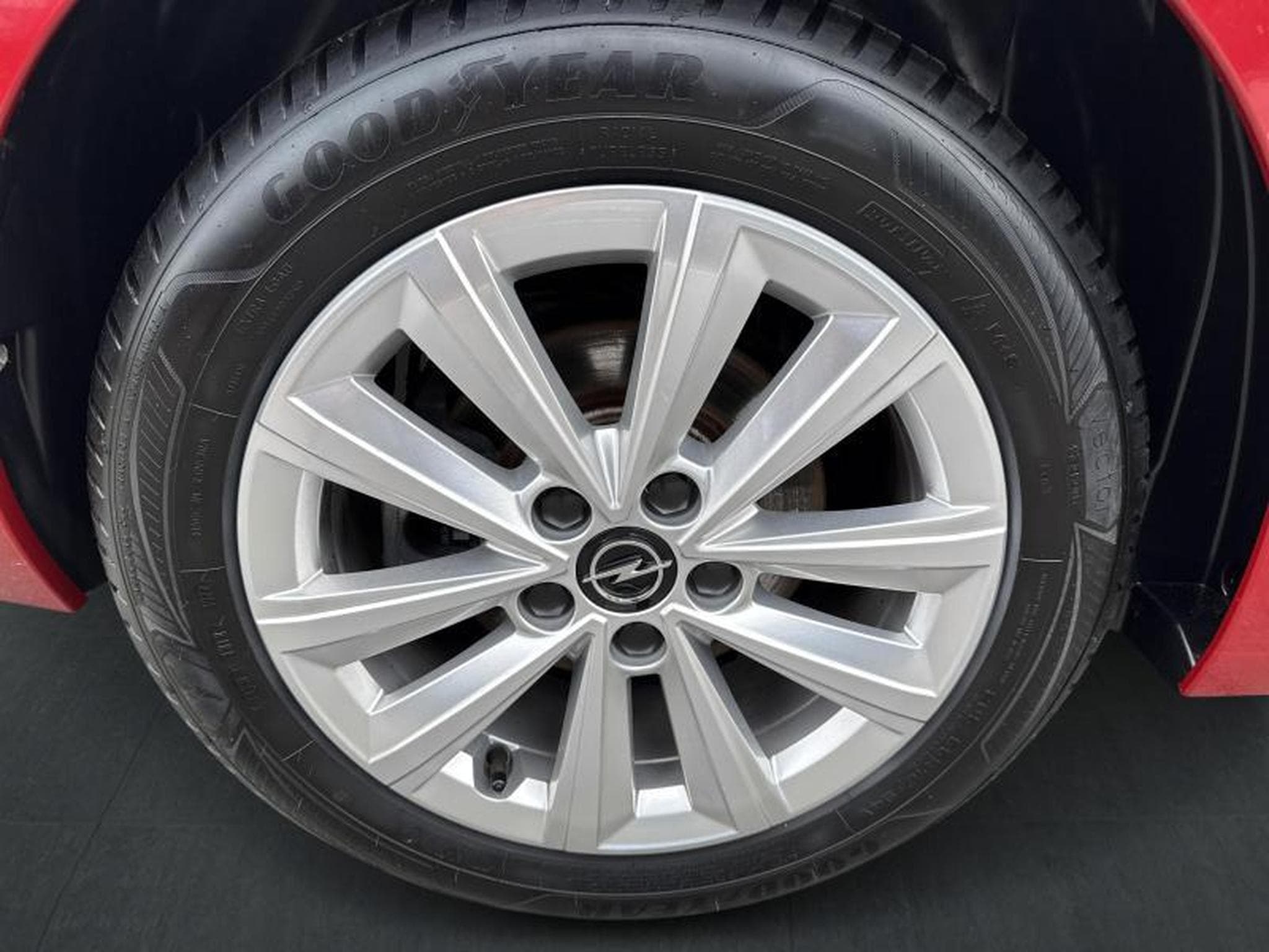 Opel Astra Elegance EAT8 (2023) - Photo 21