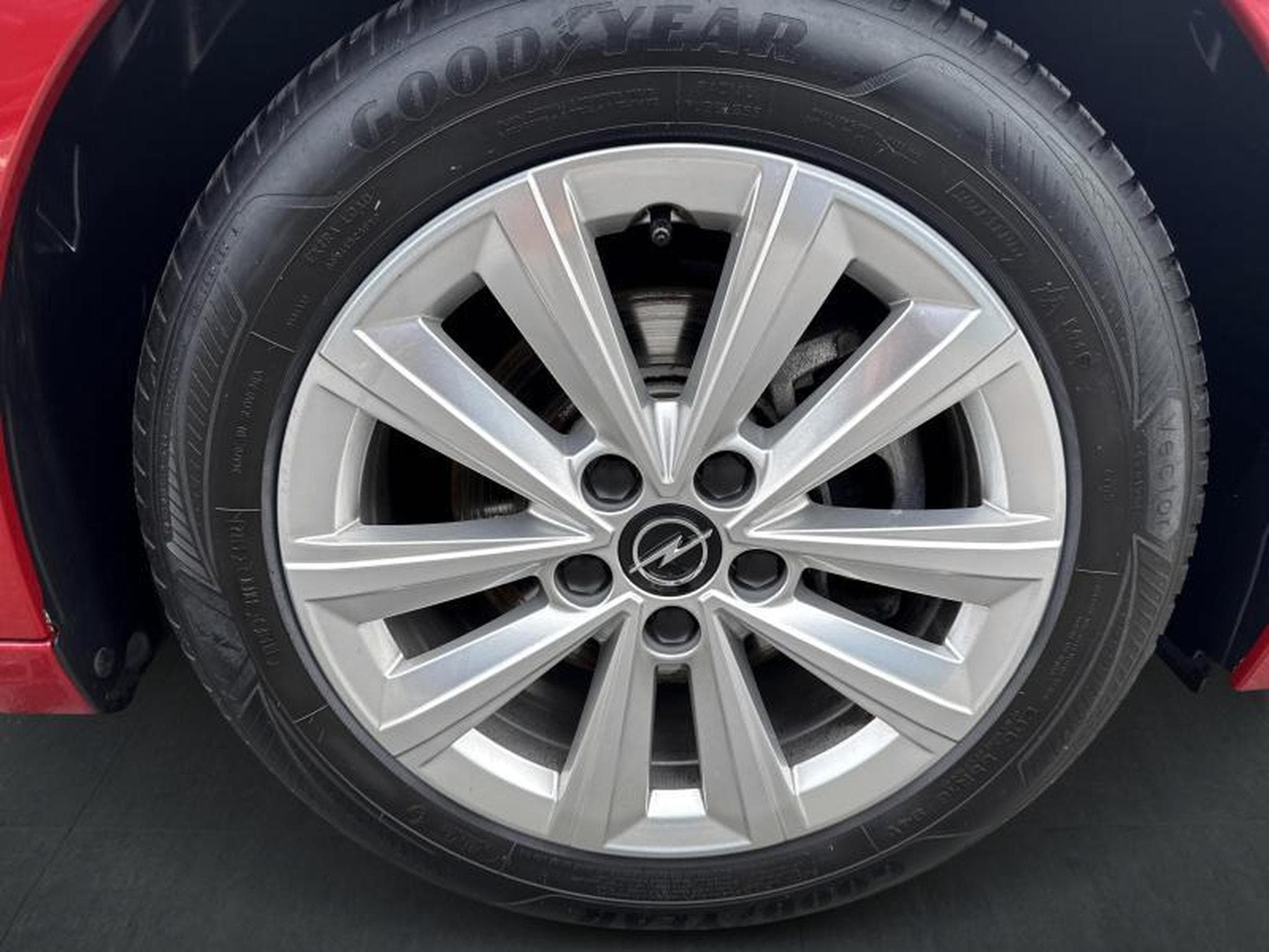 Opel Astra Elegance EAT8 (2023) - Photo 22