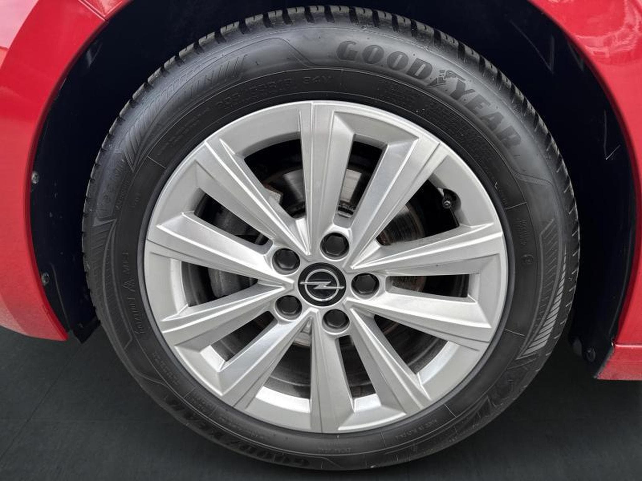 Opel Astra Elegance EAT8 (2023) - Photo 23