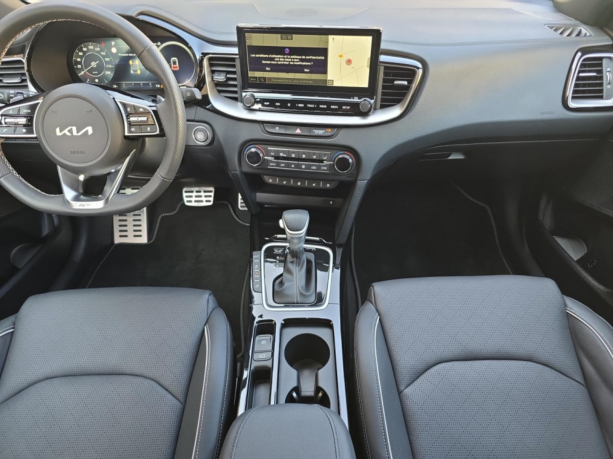 Kia Ceed GT Line Plus 1.5 T-GDI 140 DCT7 (2025) - Photo 13