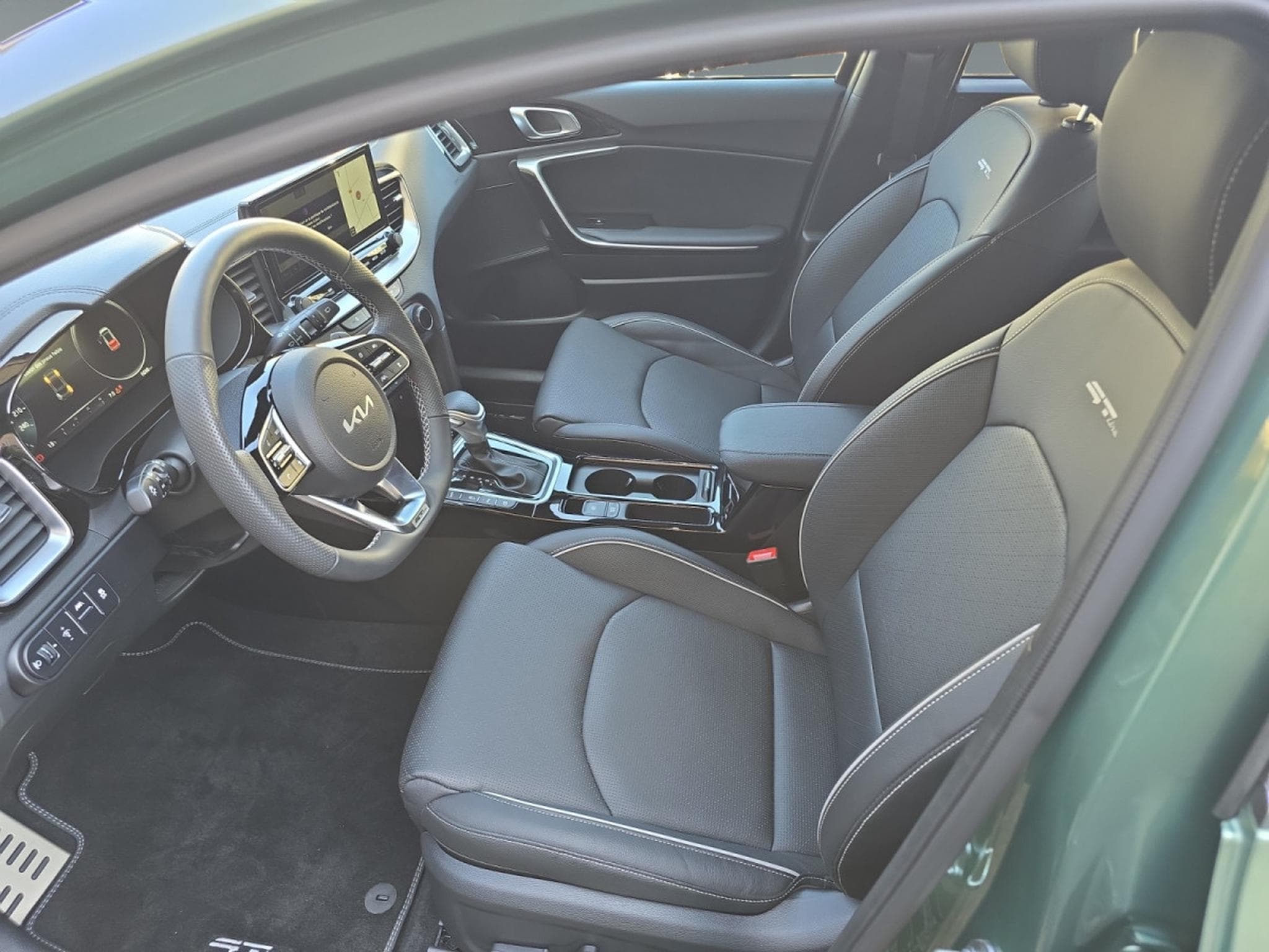 Kia Ceed GT Line Plus 1.5 T-GDI 140 DCT7 (2025) - Photo 9