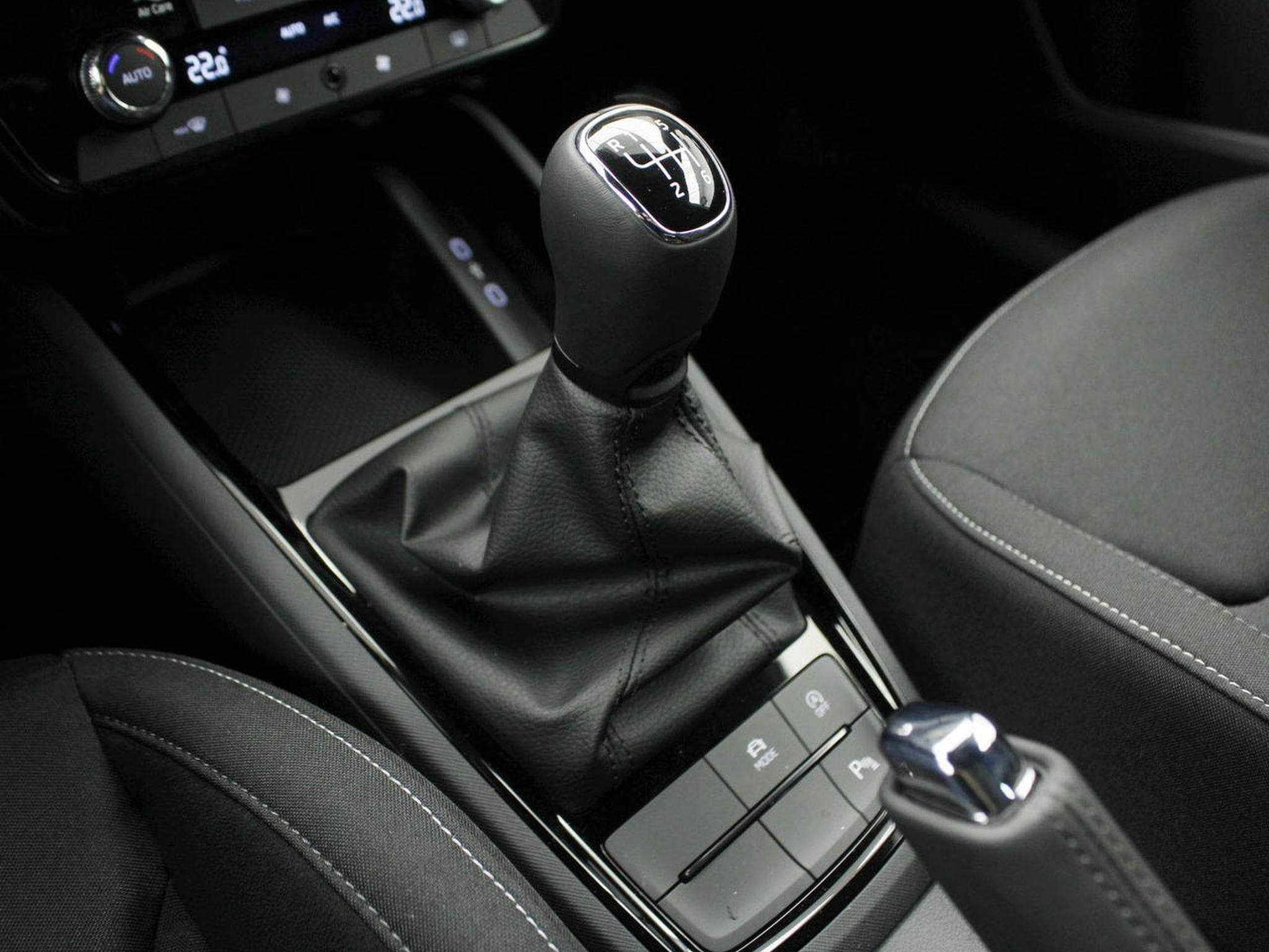 Skoda Scala -36% 1.0 TSI 115cv+MIRRORLINK+CAM+LED+CLIM+Options (2025) - Foto 13