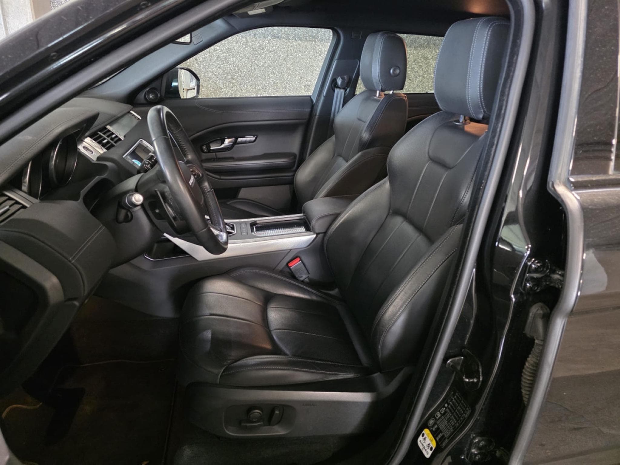 Land-Rover Range Rover Evoque 2.0 TD4 SE DYNAMIC CUIR NAVI 1 HAND (2016) - Foto 6