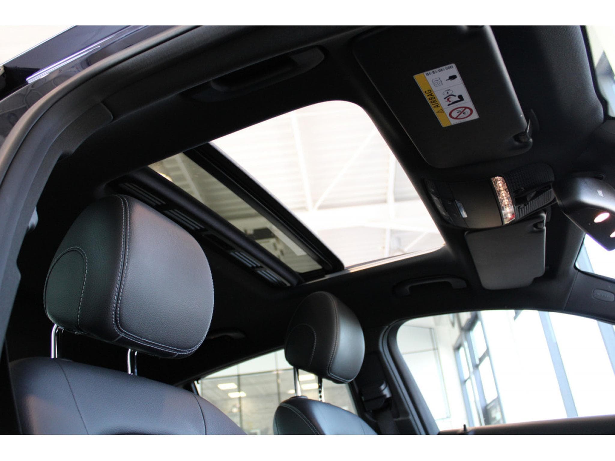 Mercedes GLC 250 4 MATIC COUPE AMG LINE PANO CUIR NAVI 1 HAND (2017) - Foto 7