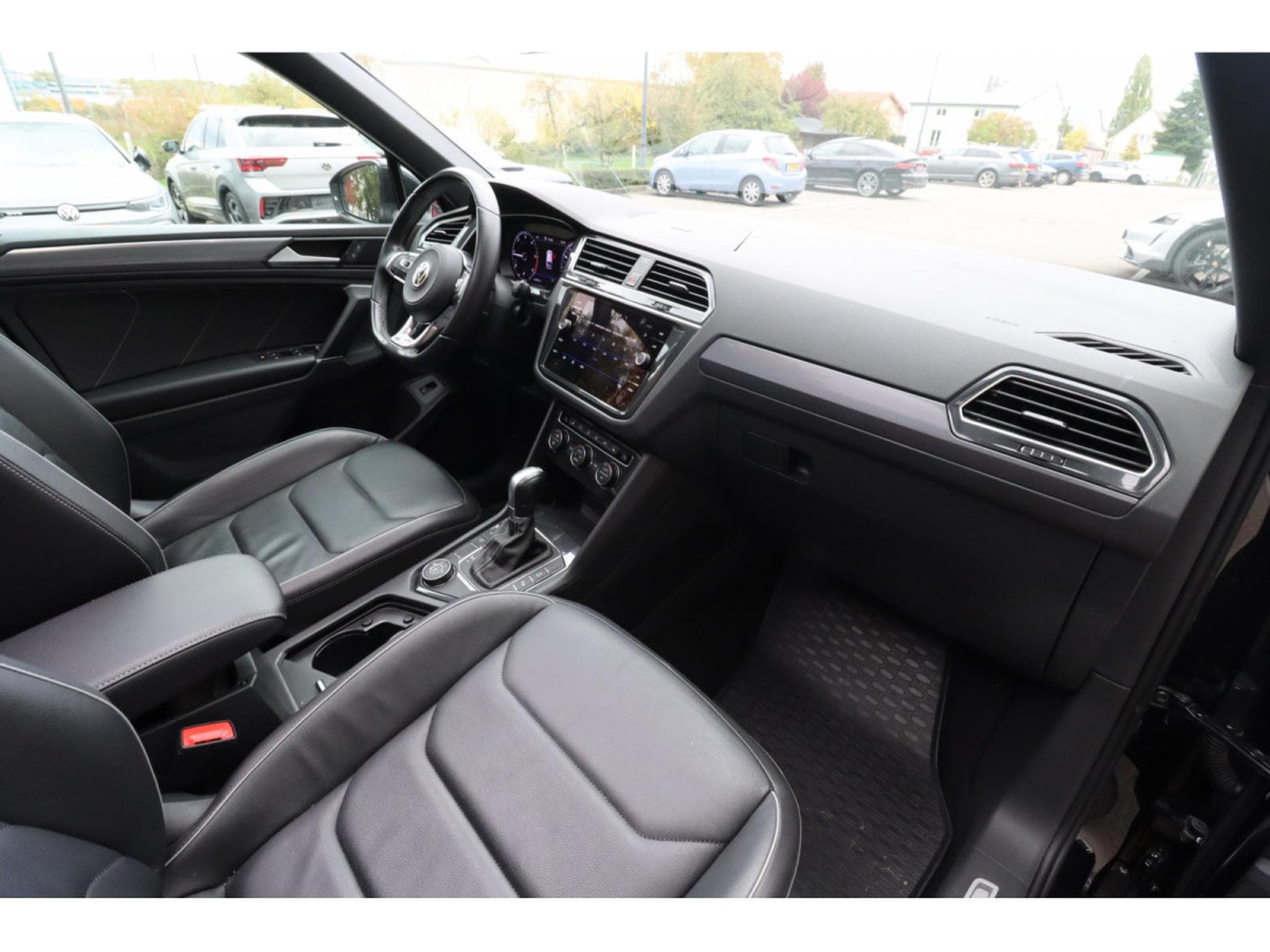 VW Tiguan 2.0/R-LINE/PANO/HUD/20/AHK/360°/4MOTION/LEDER (2018) - Photo 12