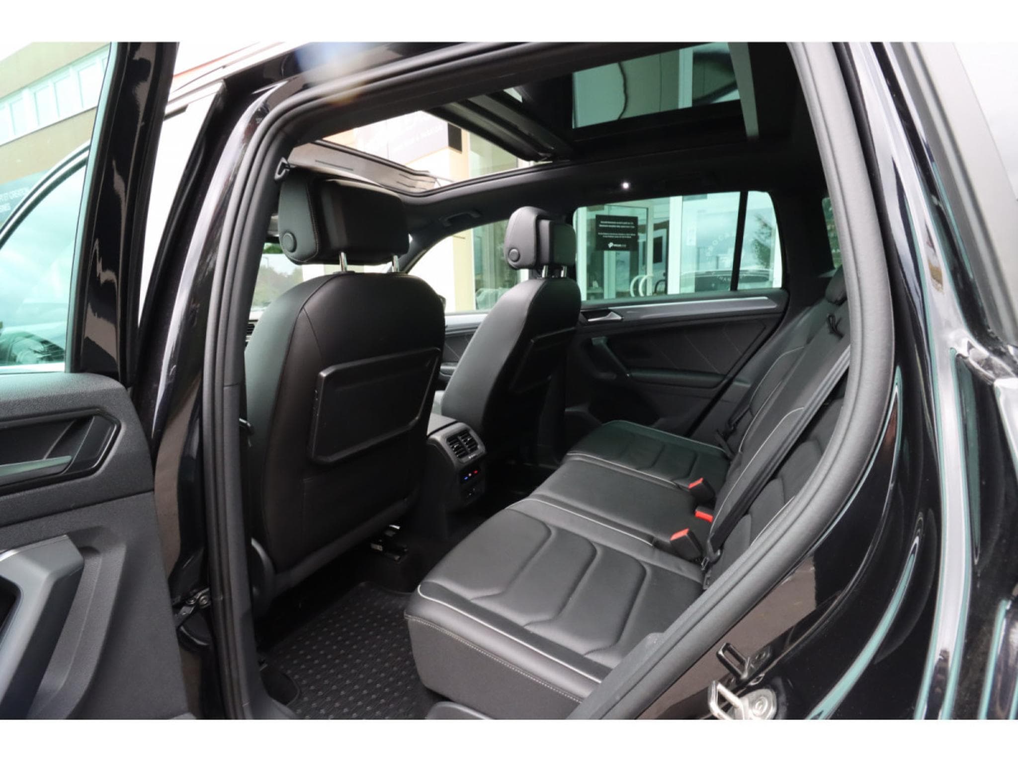 VW Tiguan 2.0/R-LINE/PANO/HUD/20/AHK/360°/4MOTION/LEDER (2018) - Photo 13