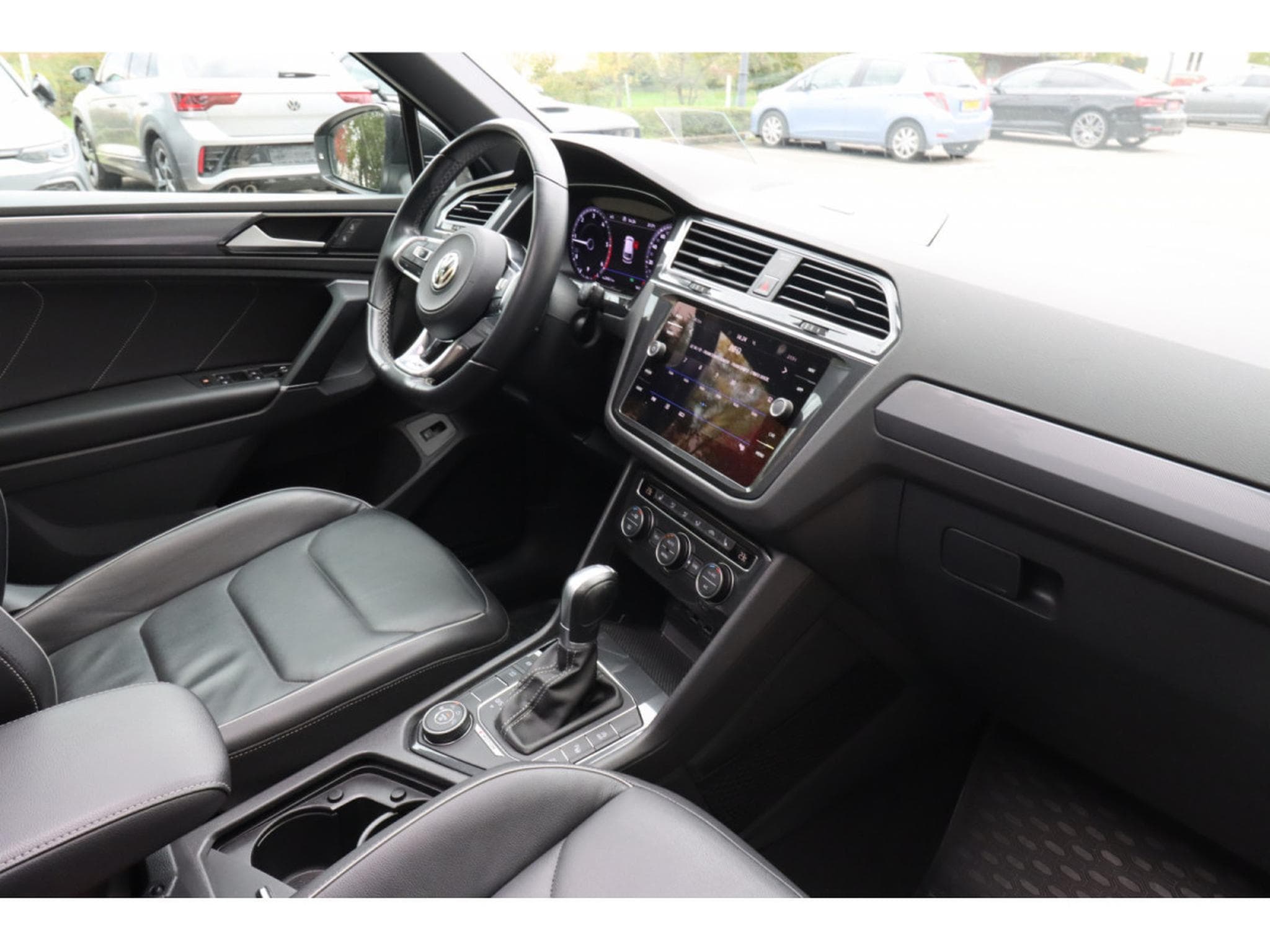 VW Tiguan 2.0/R-LINE/PANO/HUD/20/AHK/360°/4MOTION/LEDER (2018) - Photo 19