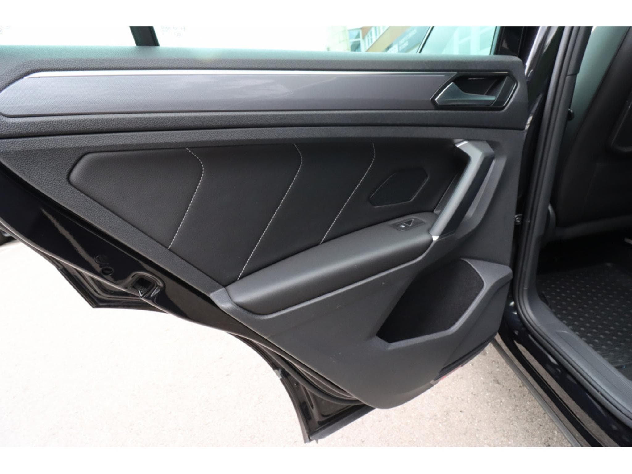 VW Tiguan 2.0/R-LINE/PANO/HUD/20/AHK/360°/4MOTION/LEDER (2018) - Photo 20