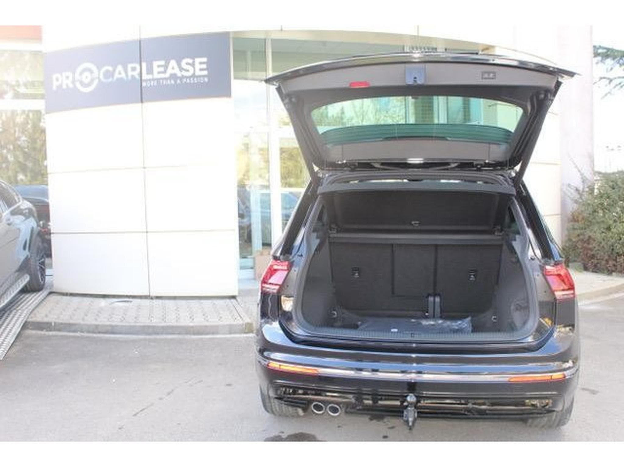 VW Tiguan 2.0/R-LINE/PANO/HUD/20/AHK/360°/4MOTION/LEDER (2018) - Photo 21