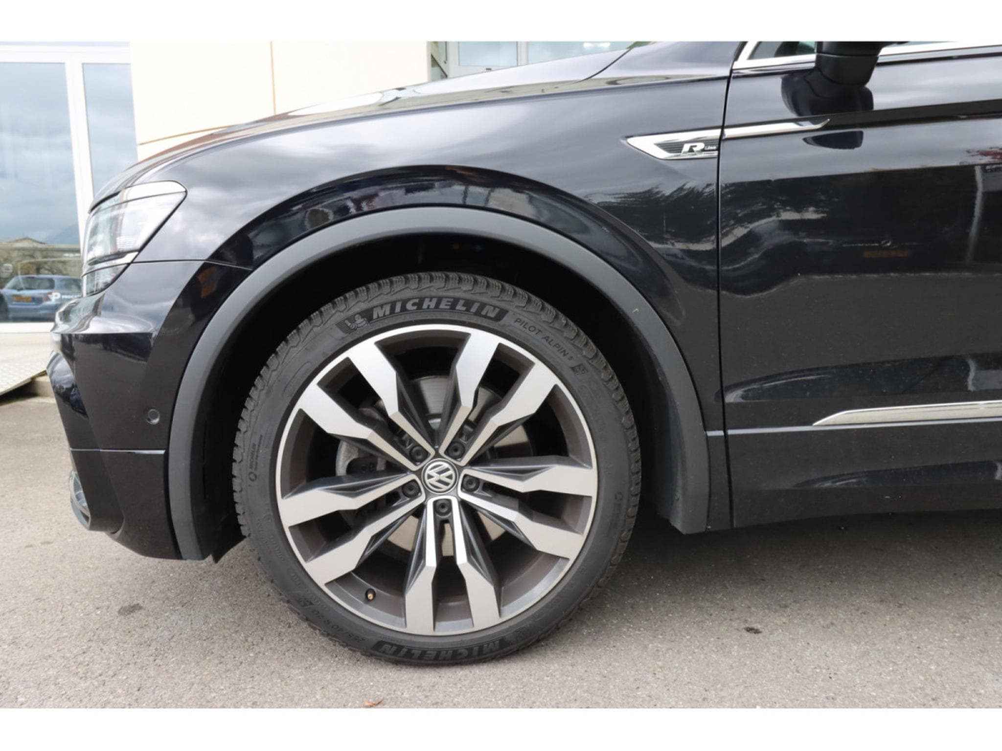 VW Tiguan 2.0/R-LINE/PANO/HUD/20/AHK/360°/4MOTION/LEDER (2018) - Photo 22