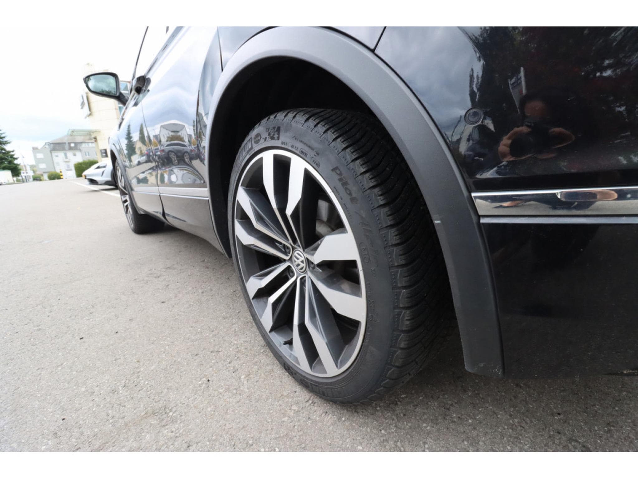 VW Tiguan 2.0/R-LINE/PANO/HUD/20/AHK/360°/4MOTION/LEDER (2018) - Photo 23