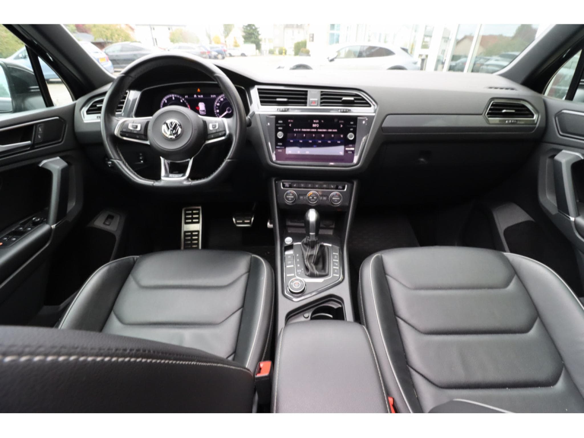 VW Tiguan 2.0/R-LINE/PANO/HUD/20/AHK/360°/4MOTION/LEDER (2018) - Photo 5