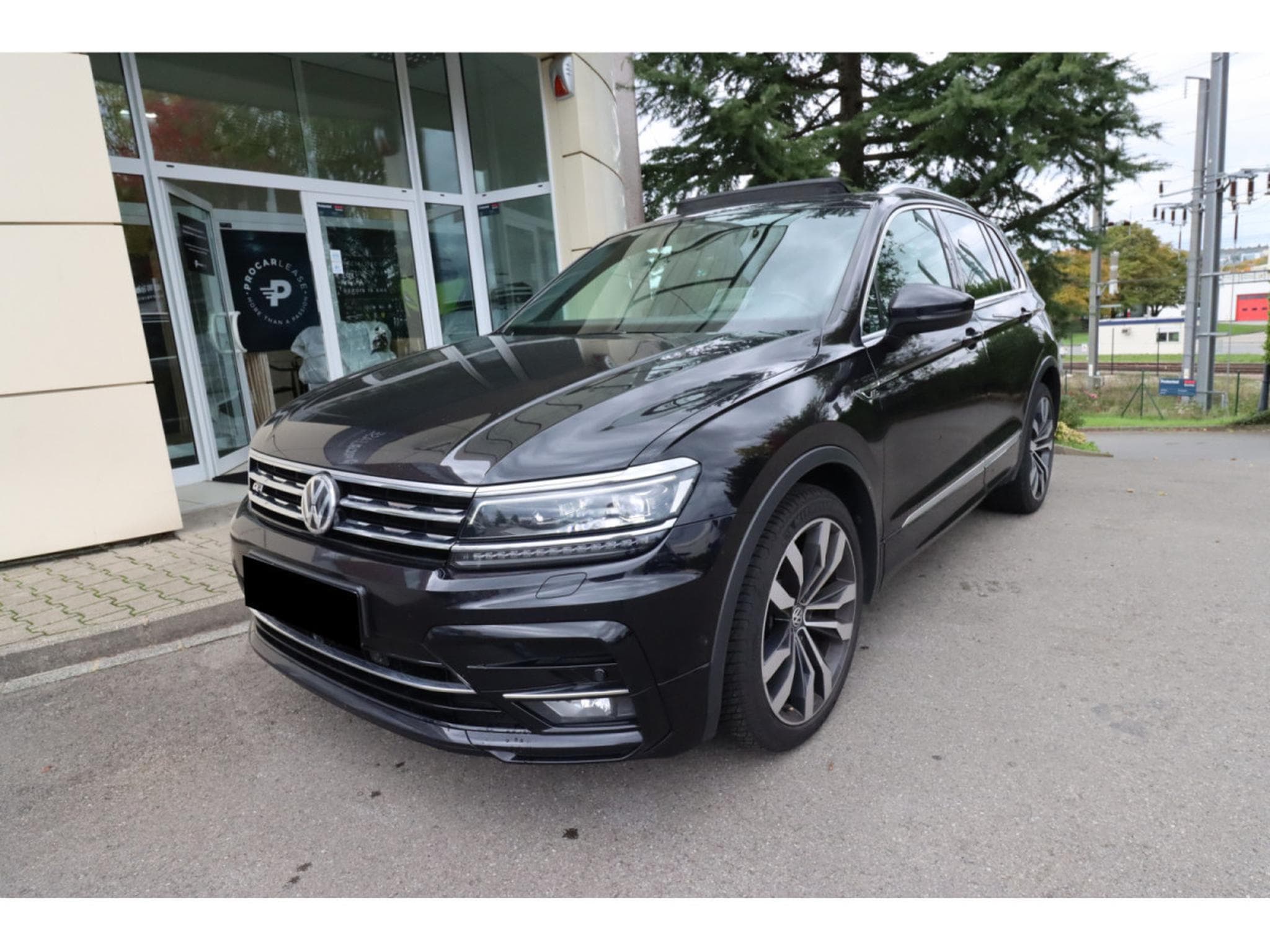 VW Tiguan 2.0/R-LINE/PANO/HUD/20/AHK/360°/4MOTION/LEDER (2018) - Photo 6